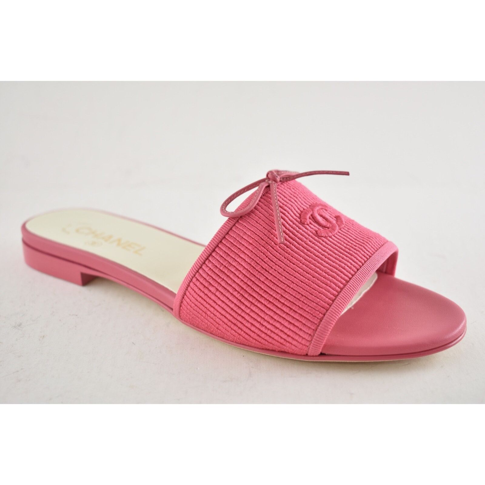 Chanel Chanel 24P Dark Pink Embroidered CC Logo Bow Tie Mule Size US 10 / IT 40 - 4 Thumbnail