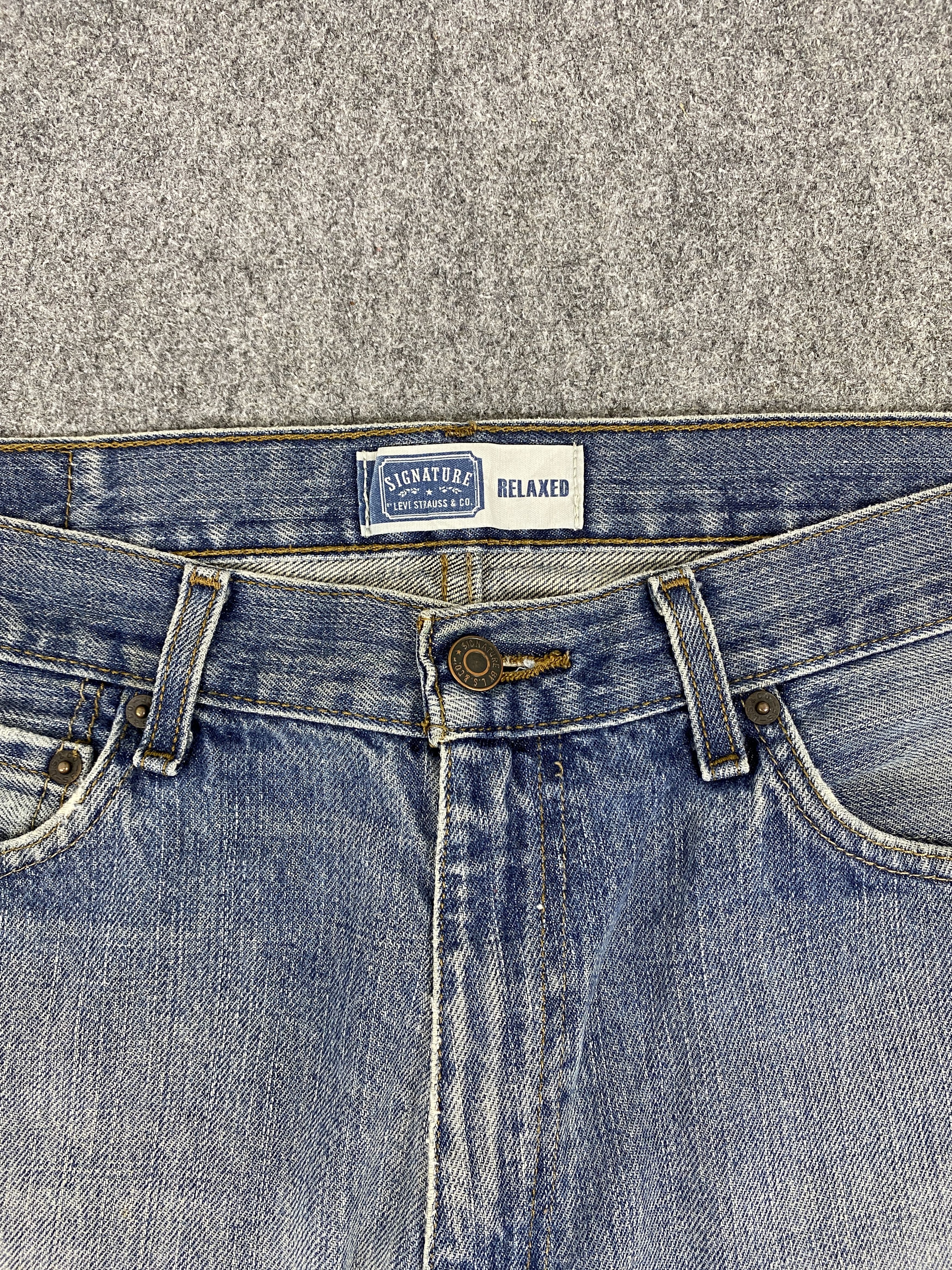 Levi's Vintage Distressed Levis Signature Faded Blue Jeans S0027 Size US 33 - 12 Thumbnail