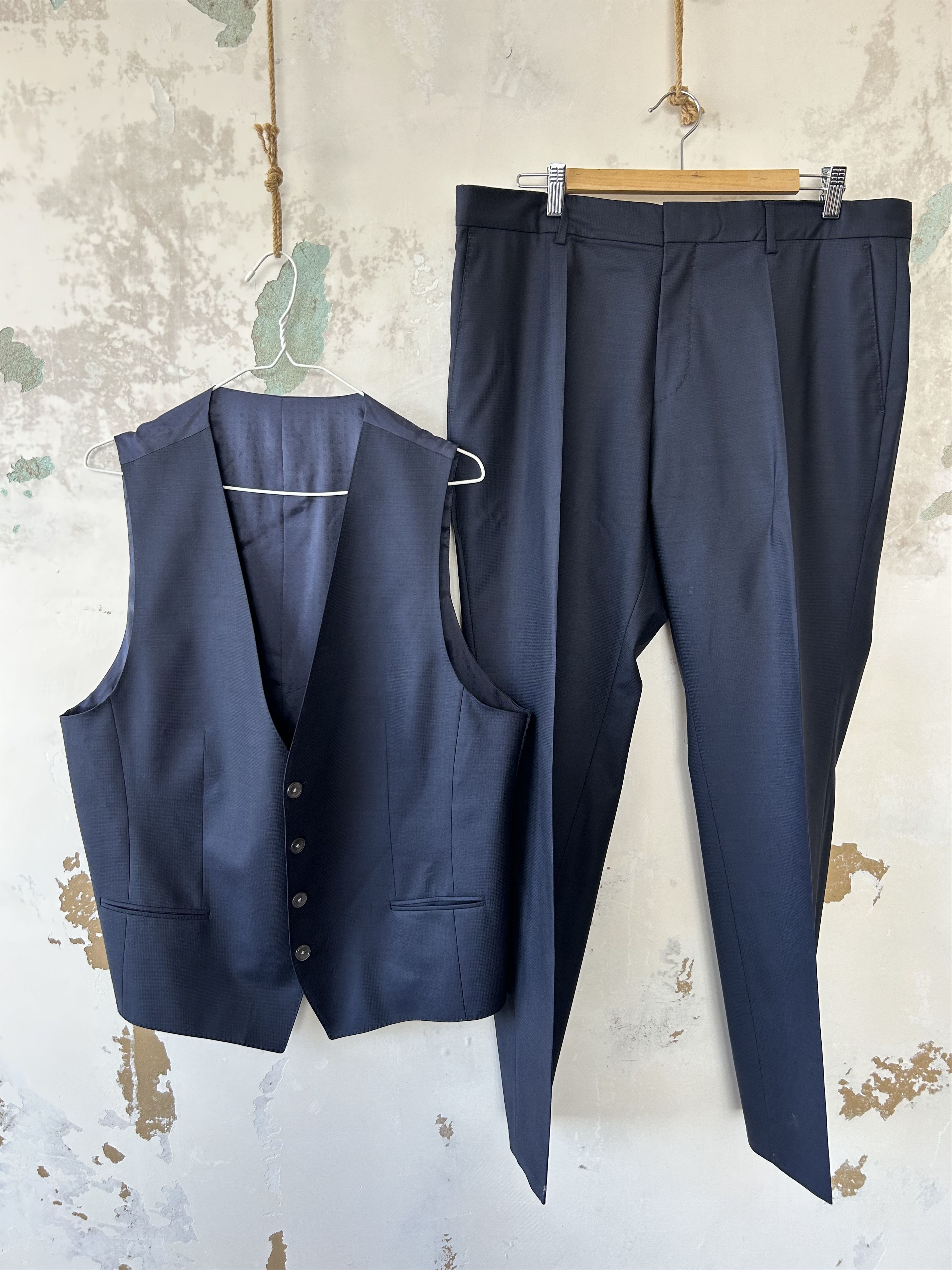 Hugo Boss Mens Hugo Boss Suit luxury trousers blazer jacket Size 44R - 1 Thumbnail