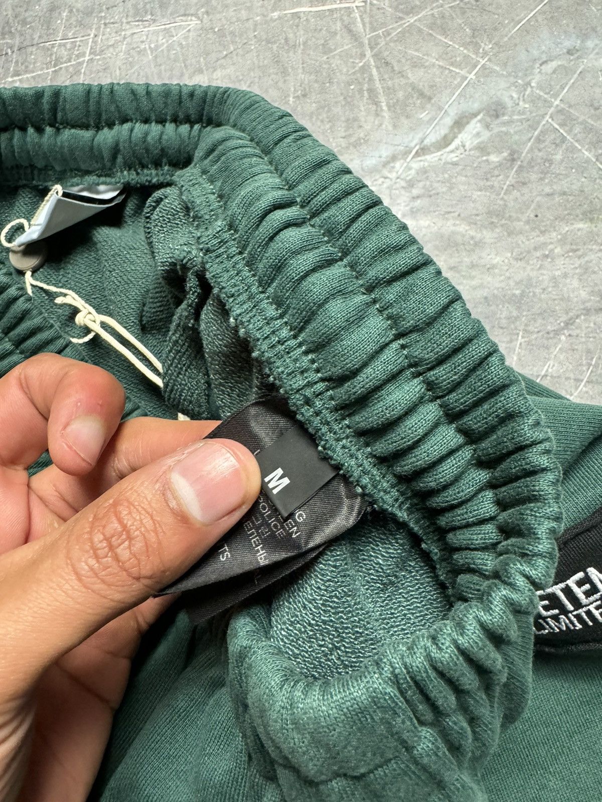 Vetements Vetements Metal Patchwork Sweatpants in Green Size US 36 / EU 52 - 12 Thumbnail