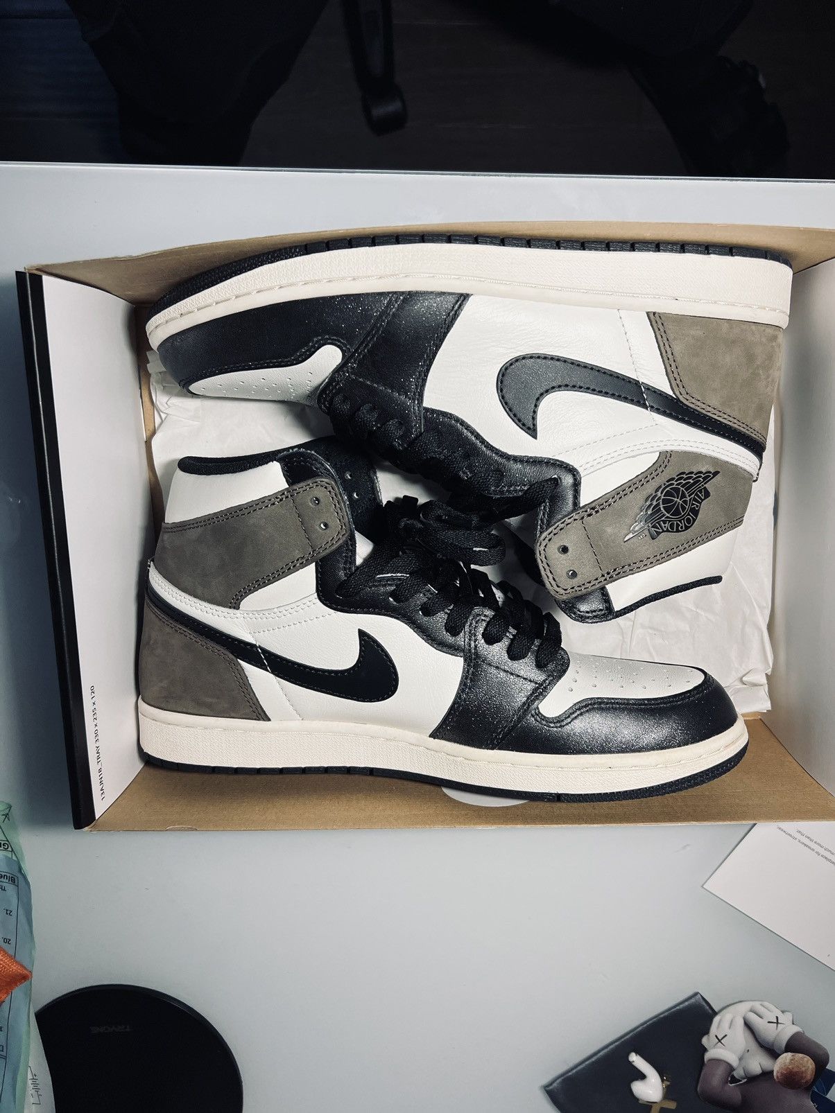 Jordan Brand Jordan 1 Dark Mocha Size US 10 / EU 43 - 2 Thumbnail