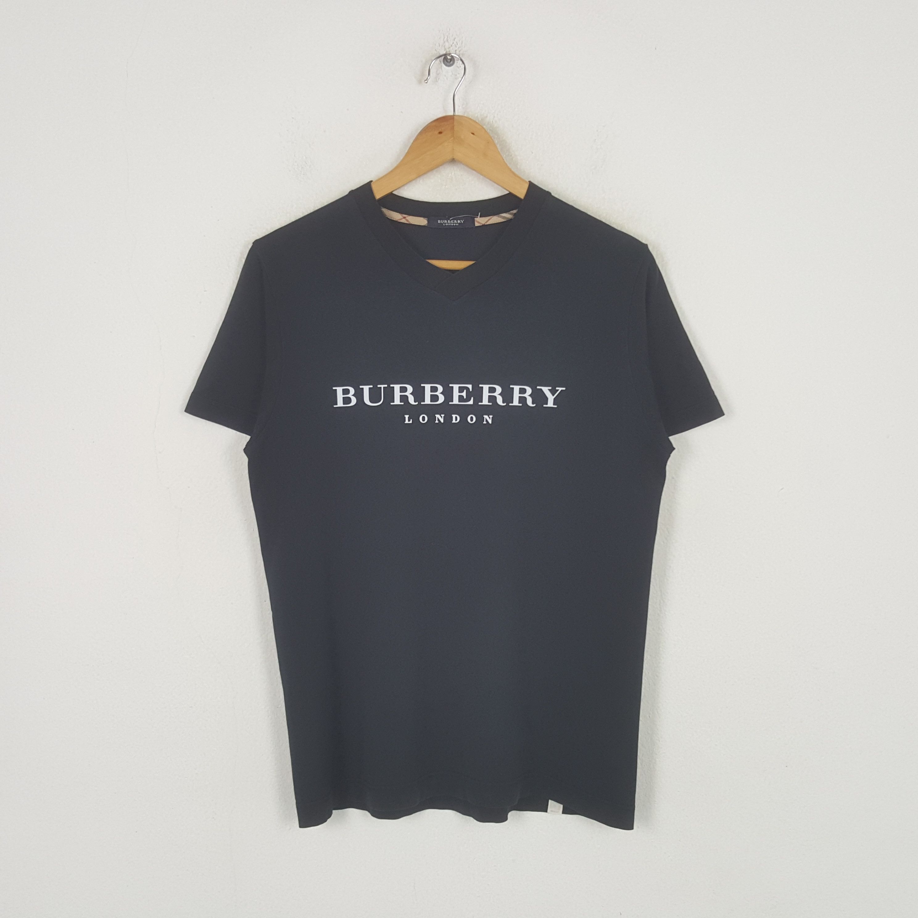 Burberry Vintage Burberry London Designer Brand Tshirt RR30 Size US M / EU 48-50 / 2 - 1 Thumbnail