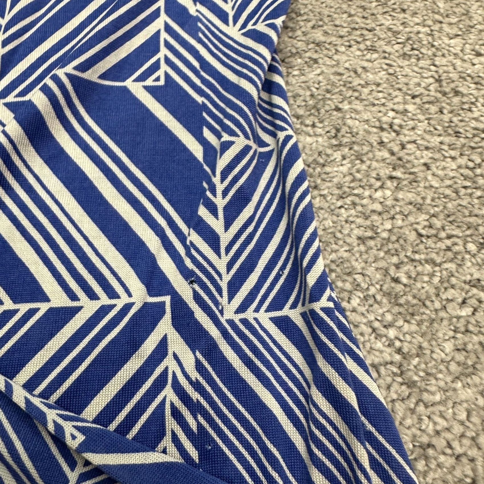 Diane von Furstenberg Diane von Furstenberg Silk Midi Wrapped Dress Womens 4 Blue White Geometric Dress Satin Silk Midi Wrap Geometric Blue Women Size S / US 4 / IT 40 - 5 Thumbnail