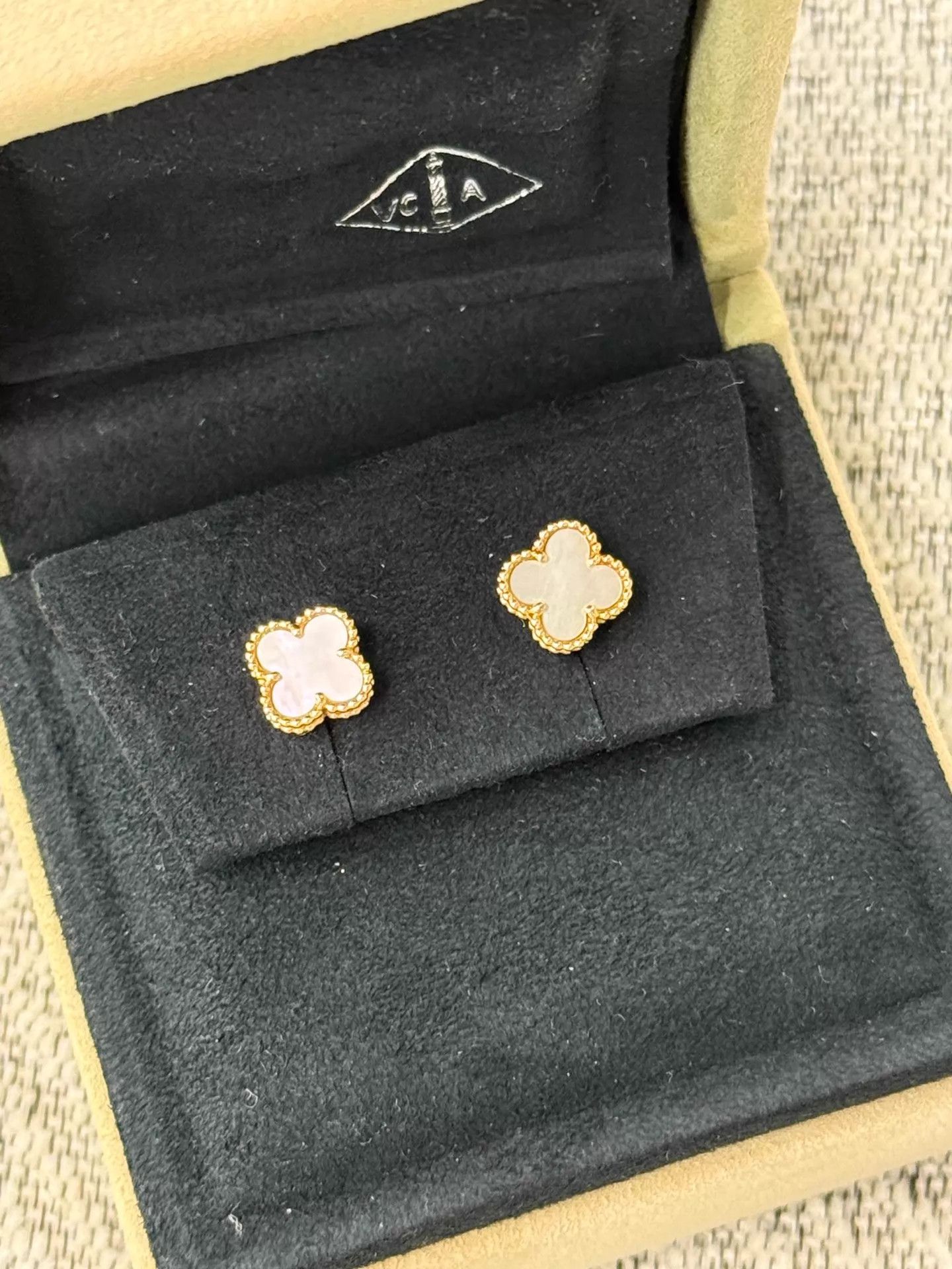 Van Cleef & Arpels VCA Alhambra White MOP Small Earrings Box Size ONE SIZE - 2 Thumbnail