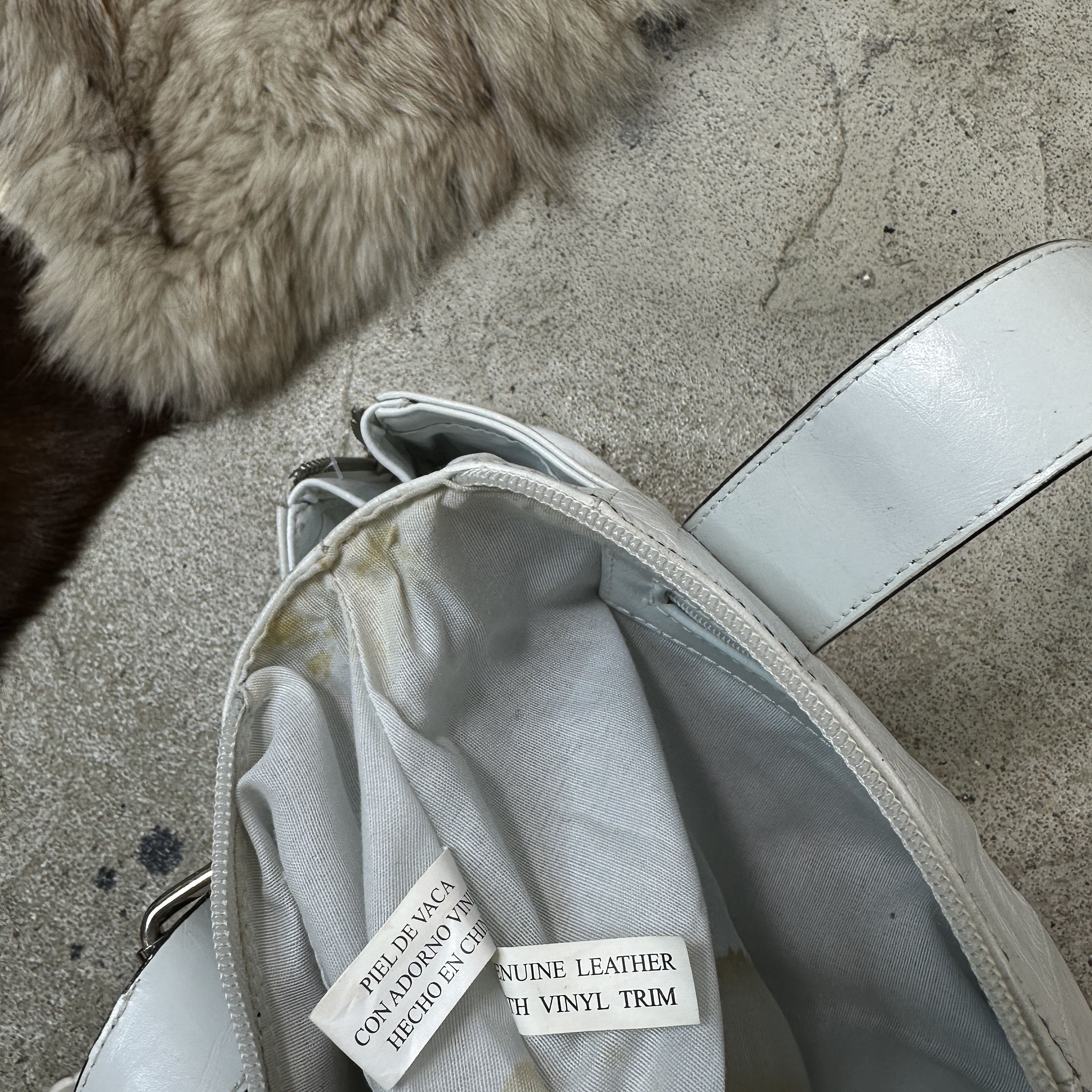 Vintage Vintage Leather White Buckled Baguette Bag Y2K Size ONE SIZE - 9 Thumbnail