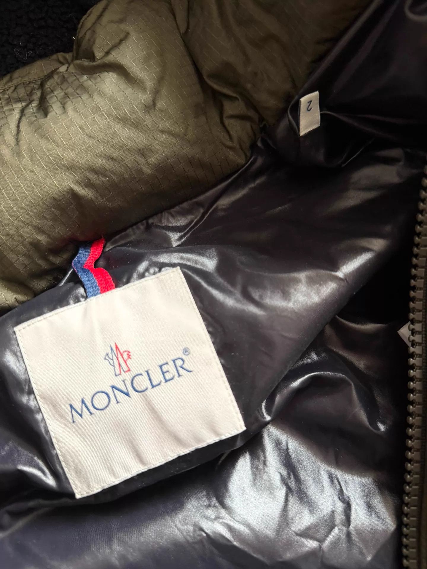 Moncler Moncler military green down jacket size 2 exc cond Size XS / US 0-2 / IT 36-38 - 6 Thumbnail