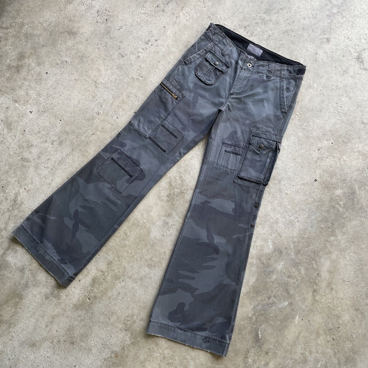 Polo Ralph Lauren Vintage Polo Ralph Lauren Flare Faded Camo Cargo Pants Size US 30 / EU 46 - 2 Thumbnail