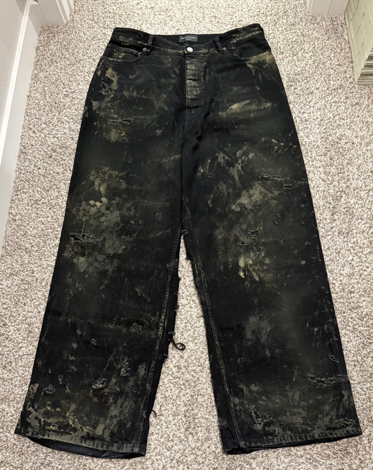 Size L destroyed jeans