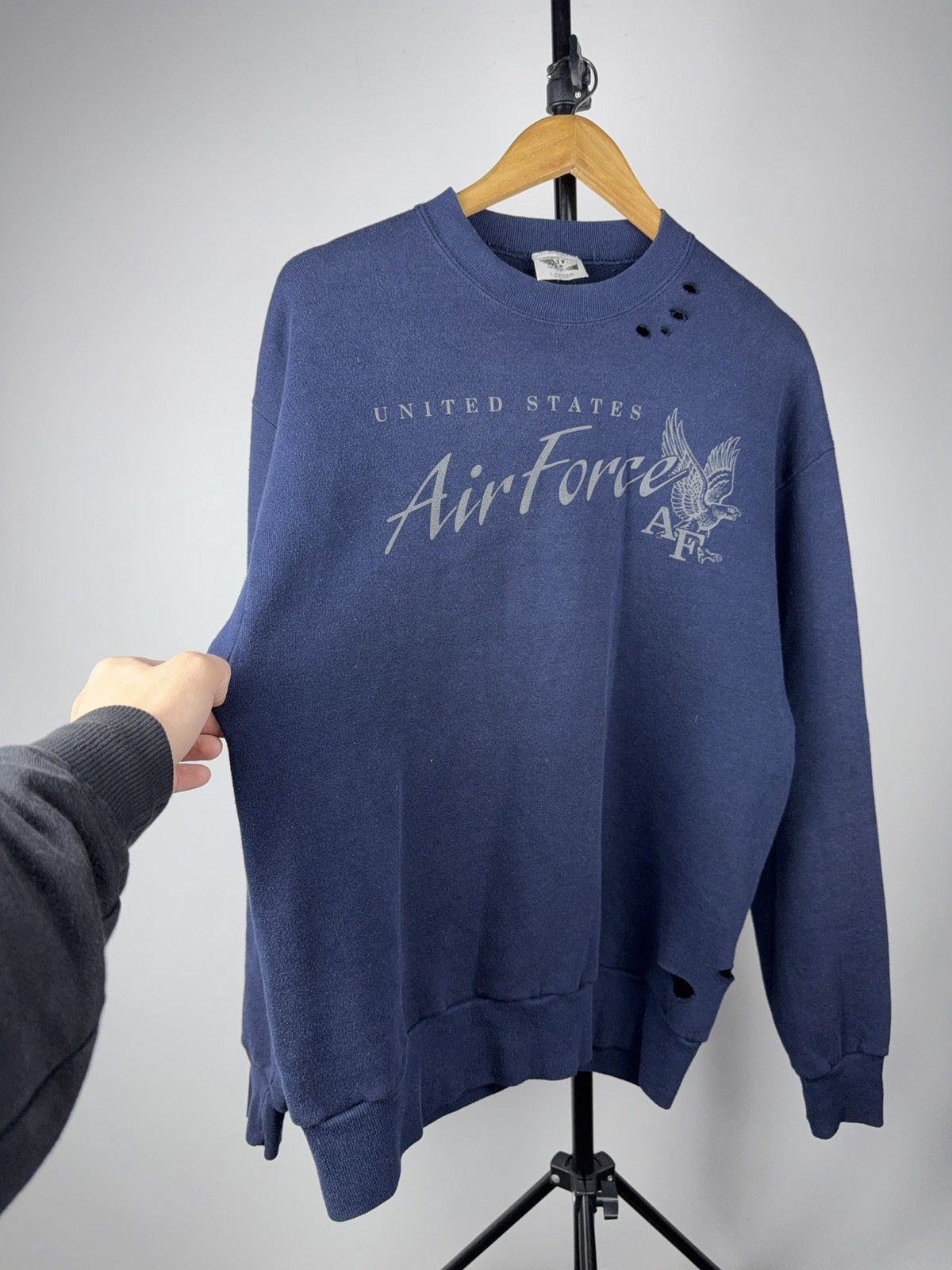 Vintage 90s U.S. Air Force Distressed Crewneck Made in USA L sz Size US L / EU 52-54 / 3 - 2 Thumbnail