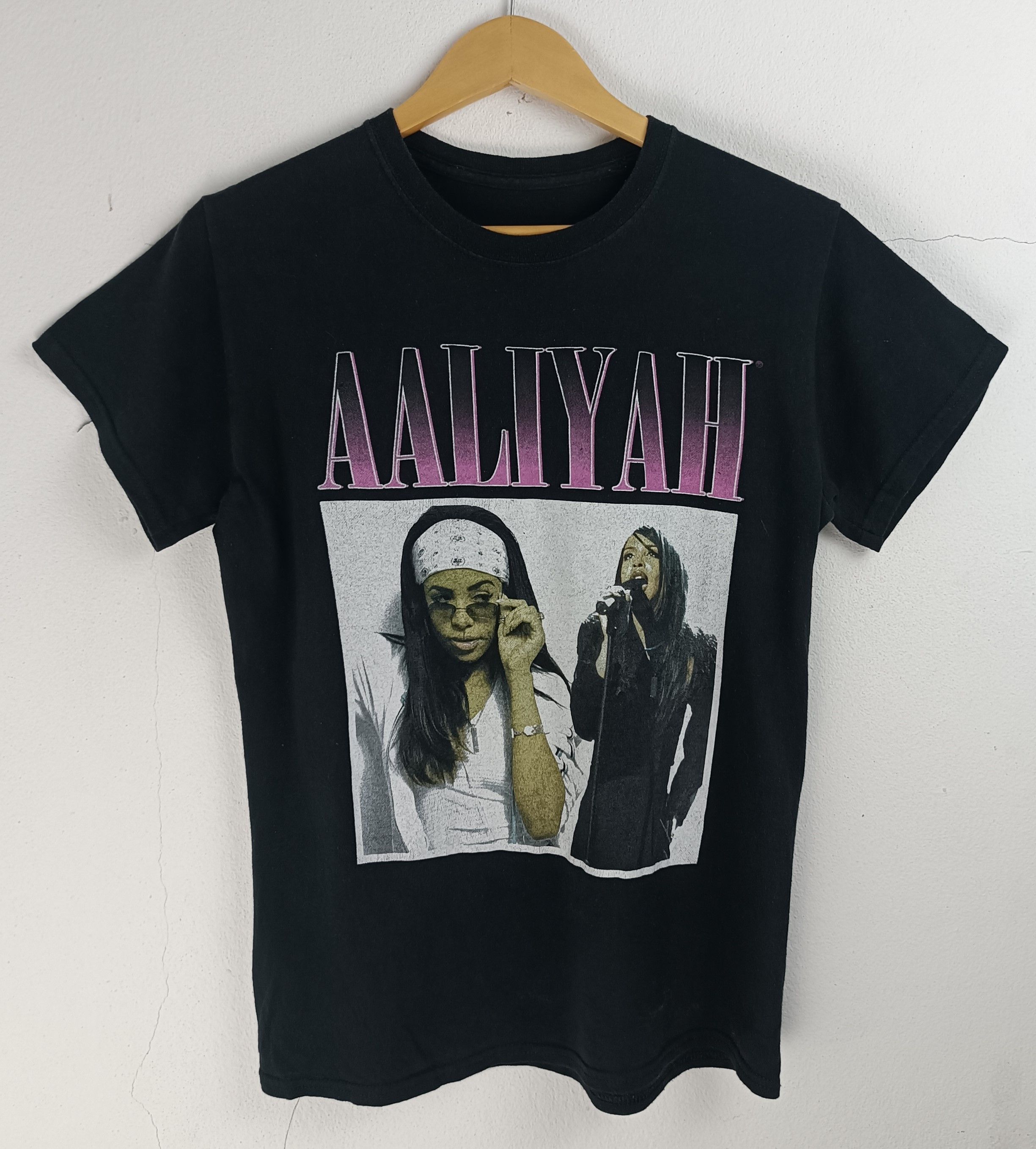 Rap Tees VINTAGE AALIYAH QUEEN OF HIP HOP TEE TUPAC BIGGIE EMINEM Size US S / EU 44-46 / 1 - 3 Thumbnail