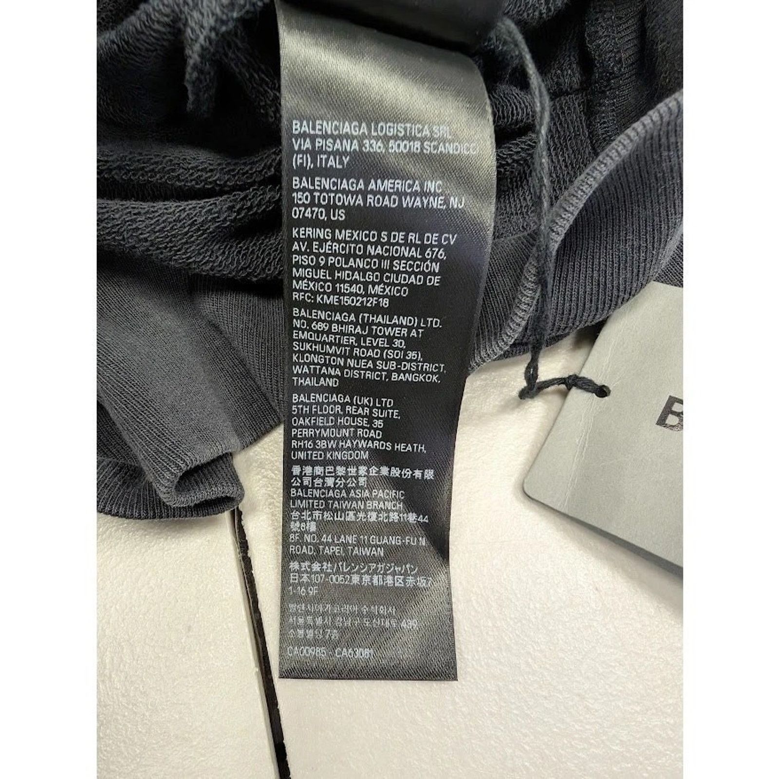 Balenciaga o1rshd1 Offshore Hoodie in Black Size US S / EU 44-46 / 1 - 17 Thumbnail