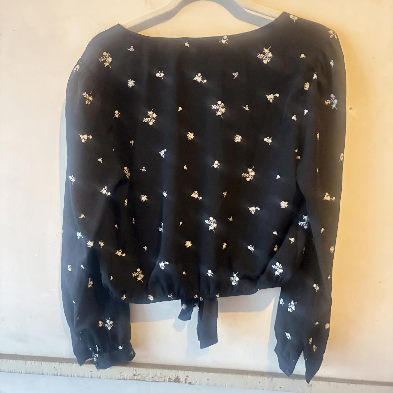 Forever 21 Forever 21 Black Floral Tie-Front Blouse Size L / US 10 / IT 46 - 6 Thumbnail