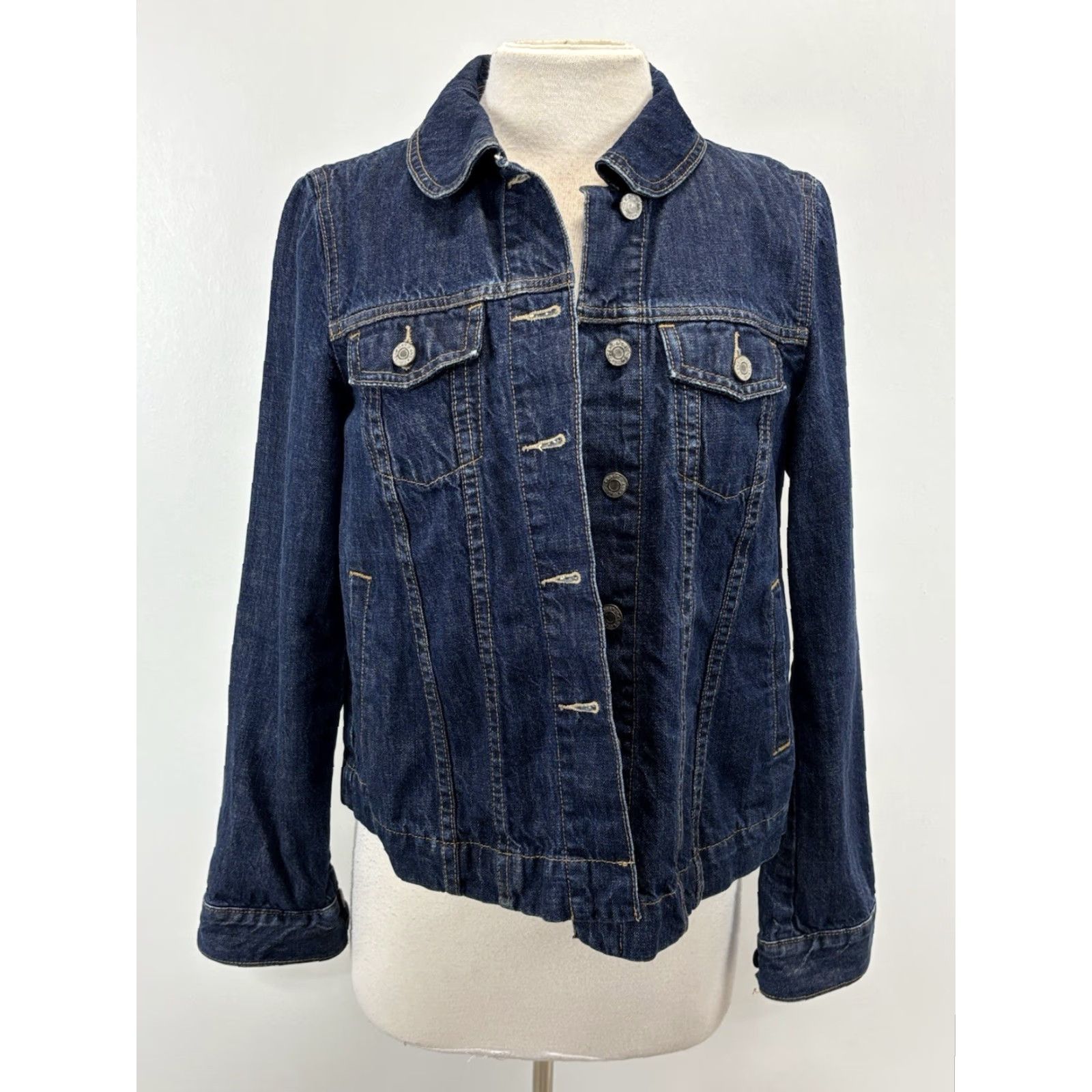 Gap VINTAGE Gap 1969 Denim Jean Jacket Women’s M Pleated Back Dark Wash Y2K Button Up Jacket Size 32" / US 10 / IT 46 - 6 Thumbnail