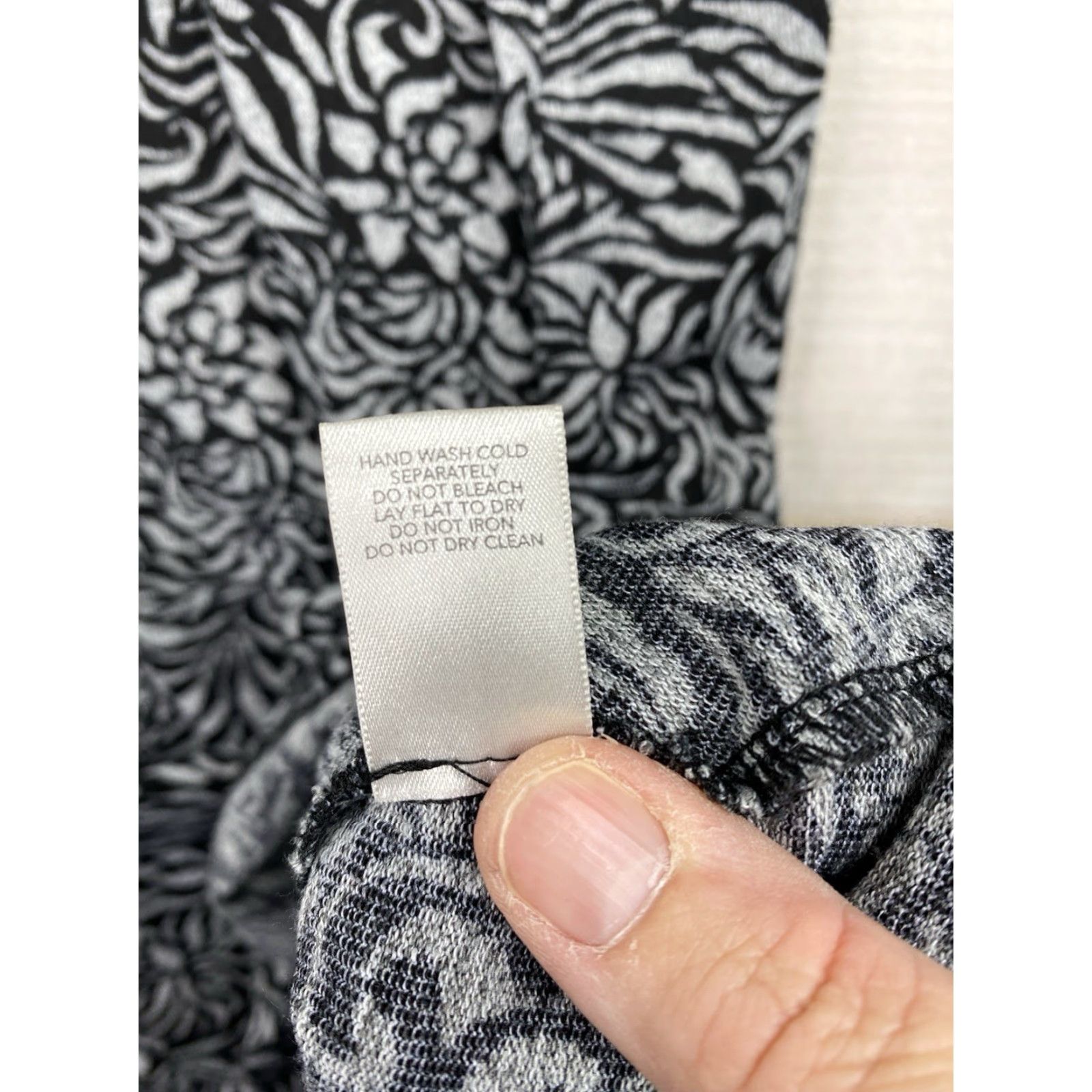 Vintage CJ Banks Maxi Skirt 1X Black White Floral Cottagecore Peasant Boho Chic Pull On Size 40" / US 18 - 6 Thumbnail