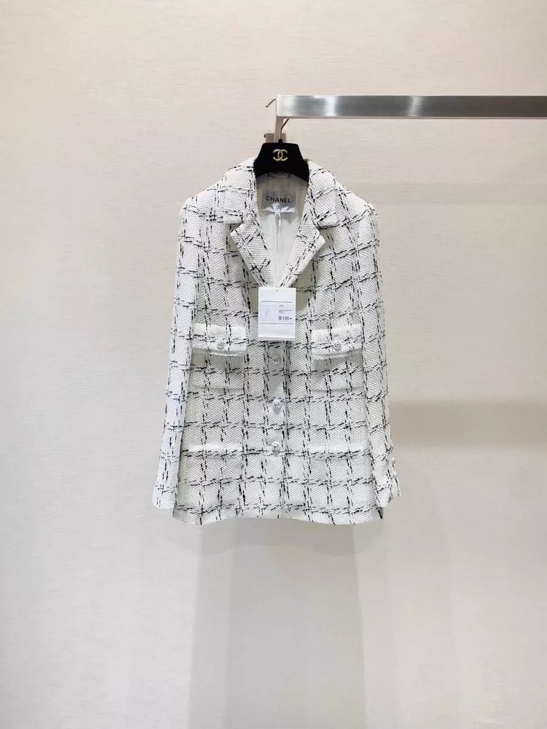 Chanel Chanel Tweed Blazer in White and Black- DMC Size US S / EU 44-46 / 1 - 1 Thumbnail
