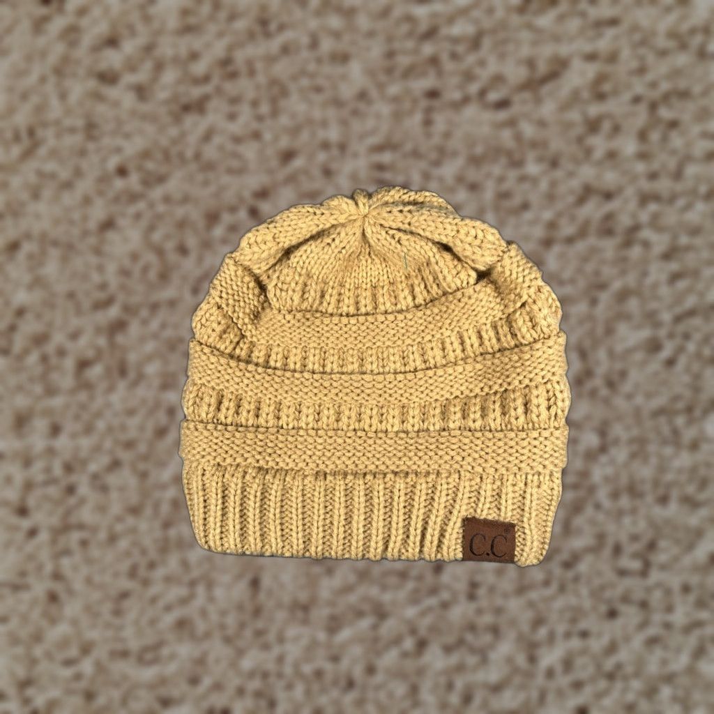 Vintage C.C Exclusives Beanie Toque Beanie Women One Size Beige Acrylic Knit Logo Outdoor Ski Fall Winter Size ONE SIZE - 1 Thumbnail