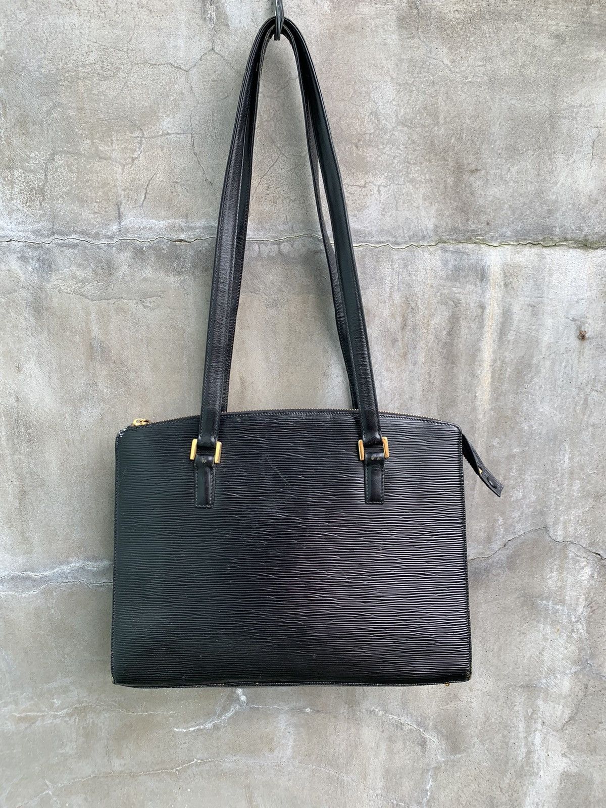 Valentino Epi Leather Black Shoulder Bag Size ONE SIZE - 8 Thumbnail