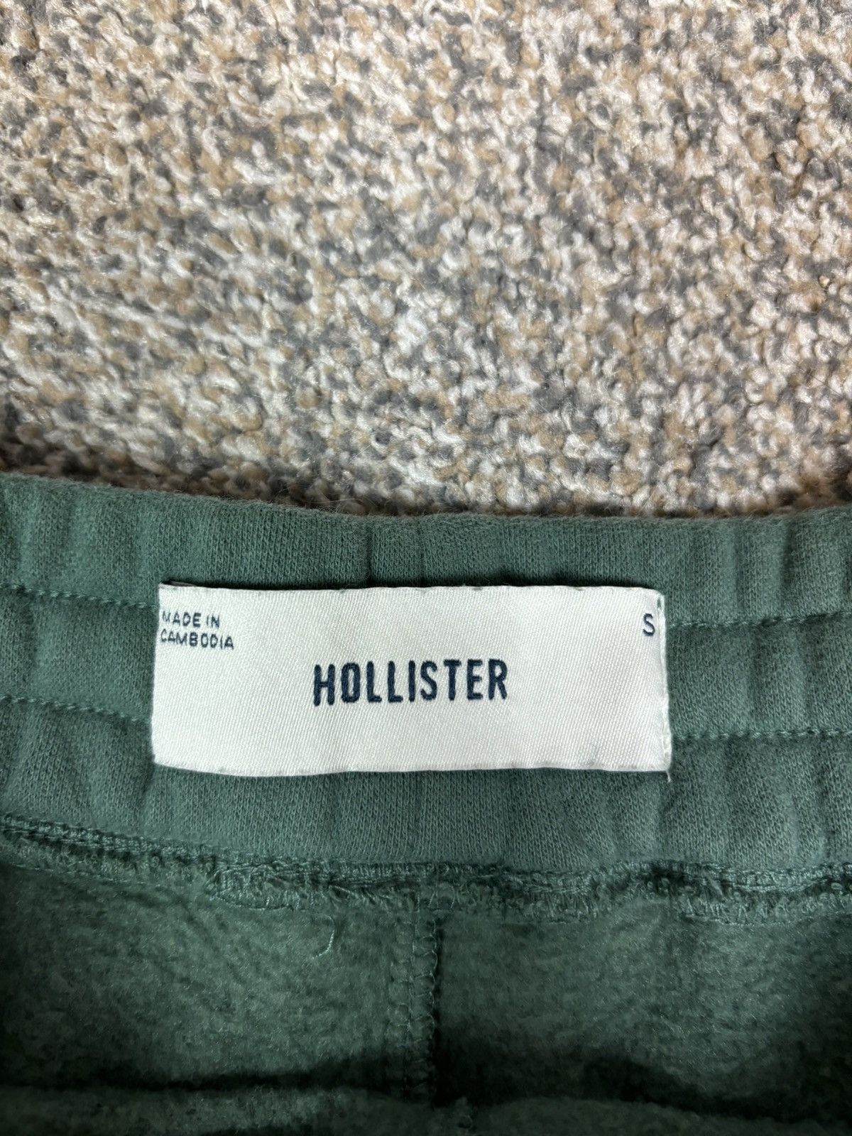 Hollister Hollister mid thigh green loose shorts Size US 32 / EU 48 - 4 Thumbnail