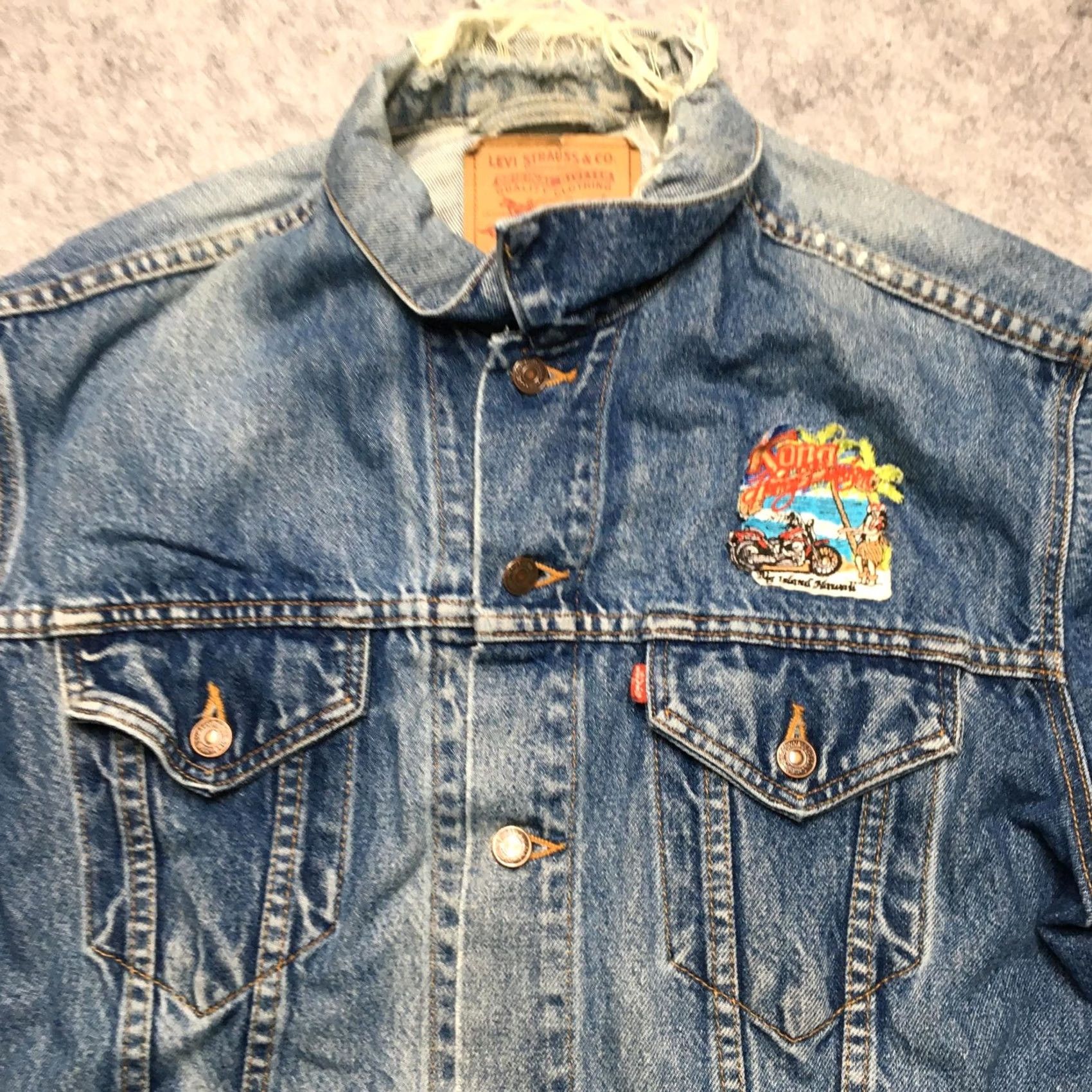 Levi's VINTAGE Levi's Jacket Mens XL Blue Denim Trucker Kona Hawaii Patch Distressed 90s Harley Biker Vintage Panama City Hawaii Patch Crew? Size US XL / EU 56 / 4 - 5 Thumbnail