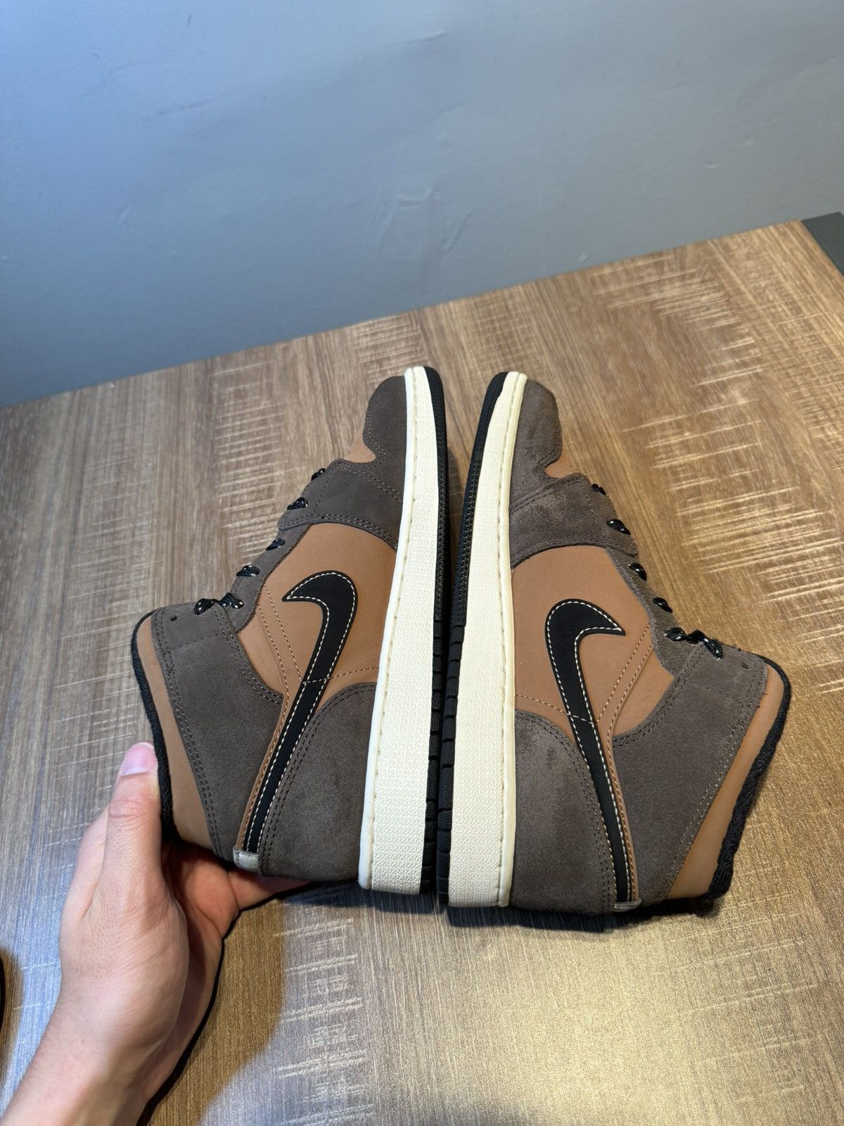 Jordan Brand Nike Air Jordan 1 Mid SE GS Earth Tone Youth Size Boys 7Y Size US 7 / EU 40 - 5 Thumbnail
