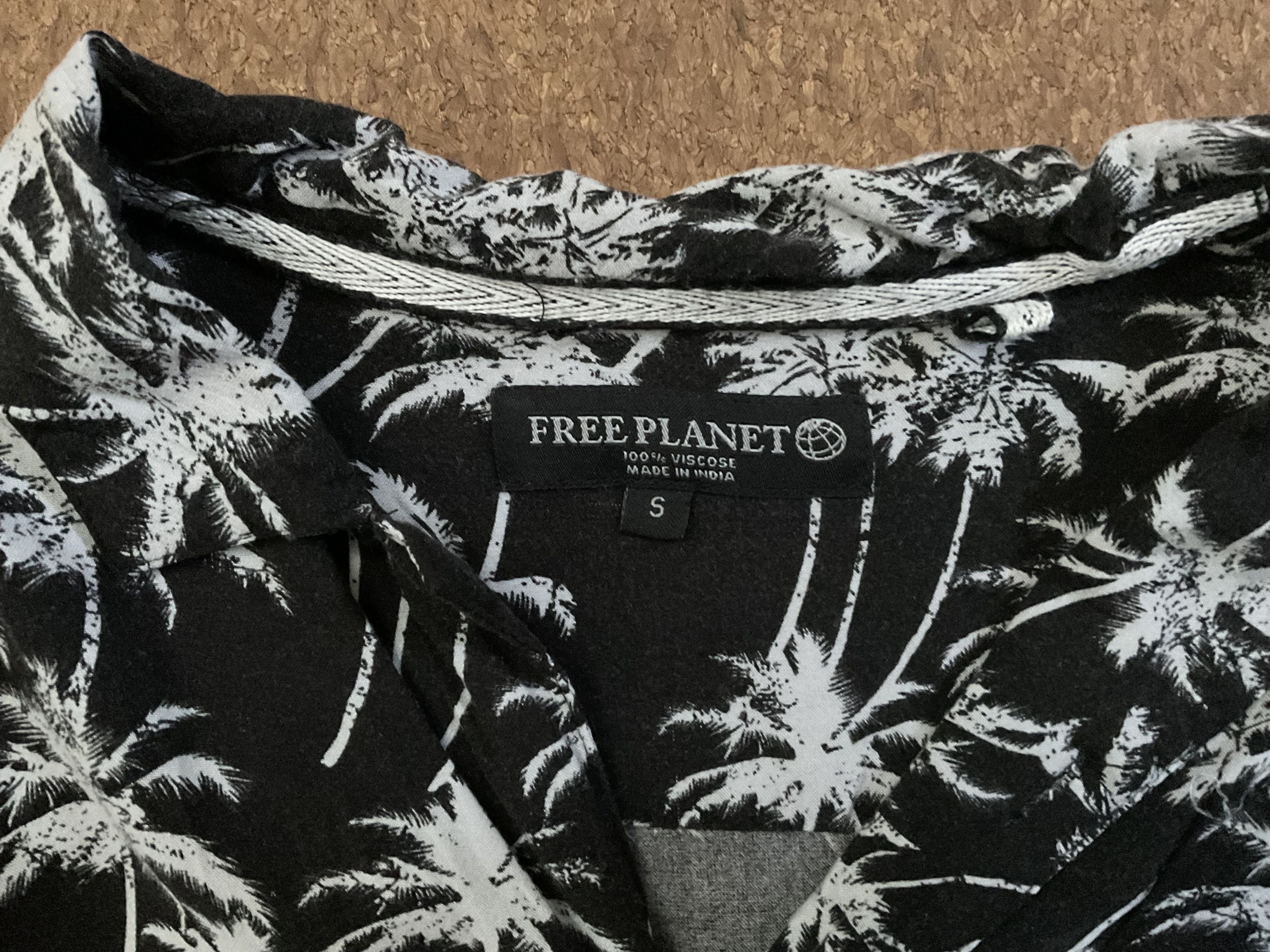 Free Planet Black Palm Tree Camp Button Up Short Sleeve Size US S / EU 44-46 / 1 - 3 Thumbnail