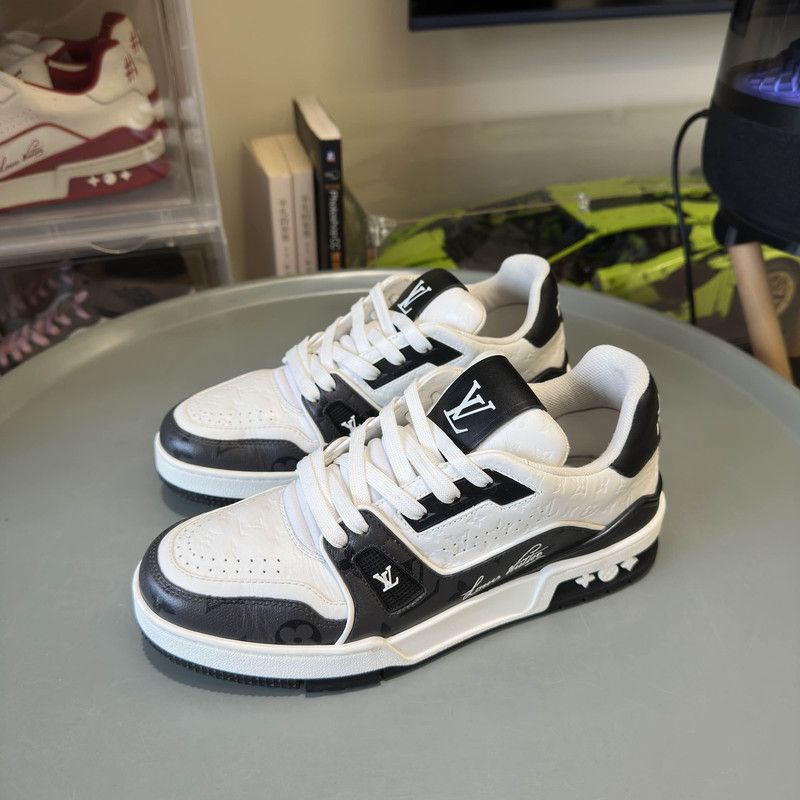 Louis Vuitton Louis Vuitton Trainer Low Fashion Sneakers 0079 Size US 8.5 / EU 41-42 - 1 Thumbnail