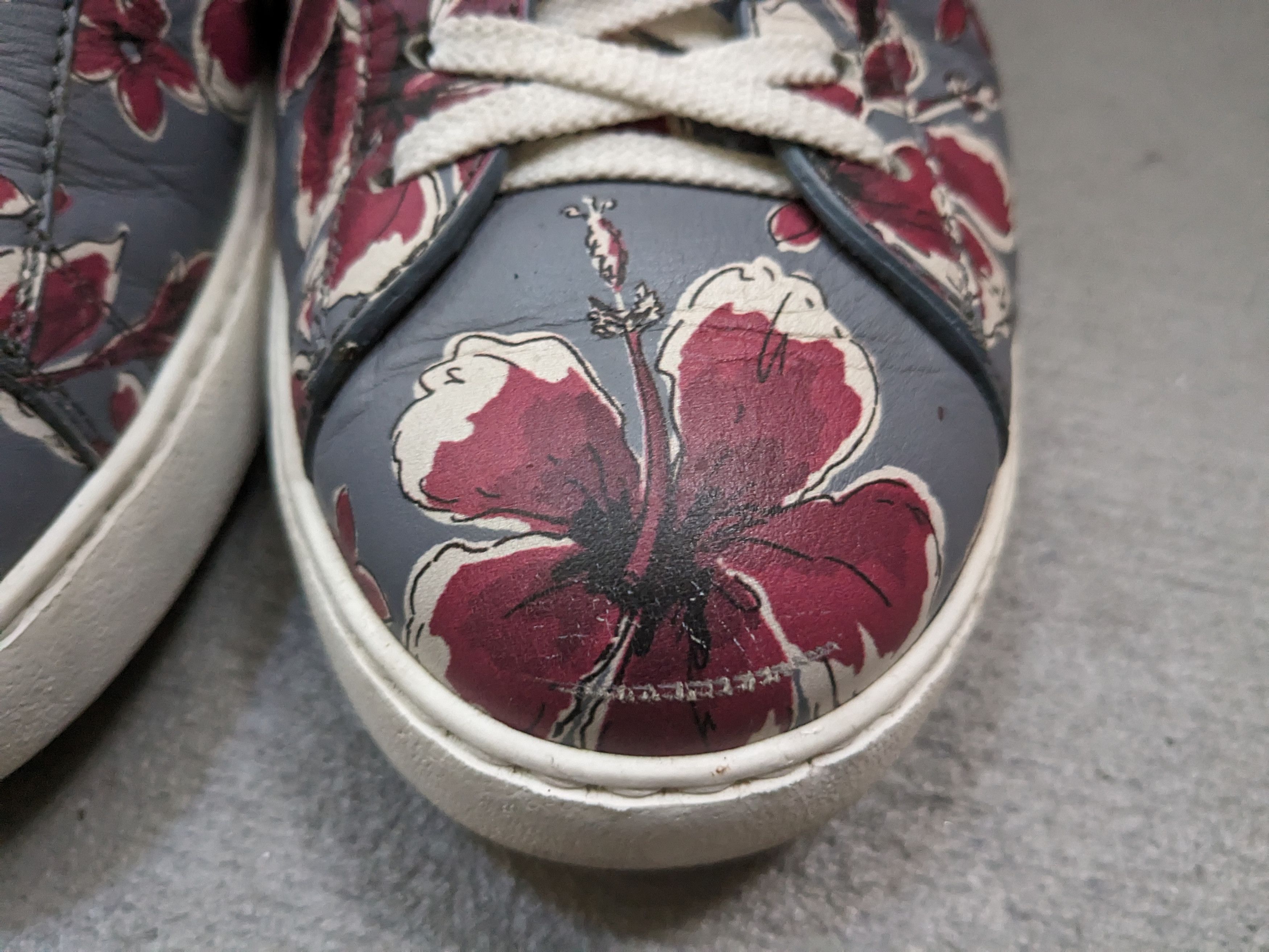 Valentino Valentino Rockstud Sneakers 9.5 42.5 Floral Gray Leather Size US 9.5 / EU 42-43 - 3 Thumbnail