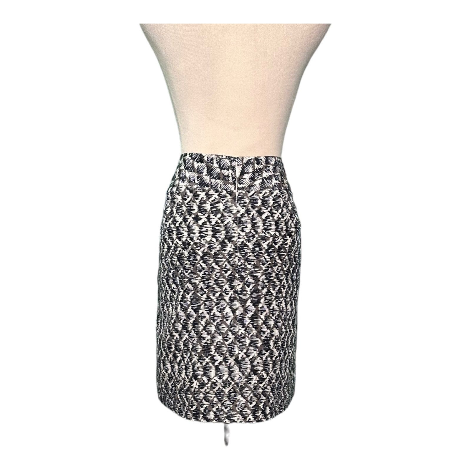 Banana Republic Banana Republic black cream pleated mini skirt size 4 Size 29" - 15 Thumbnail