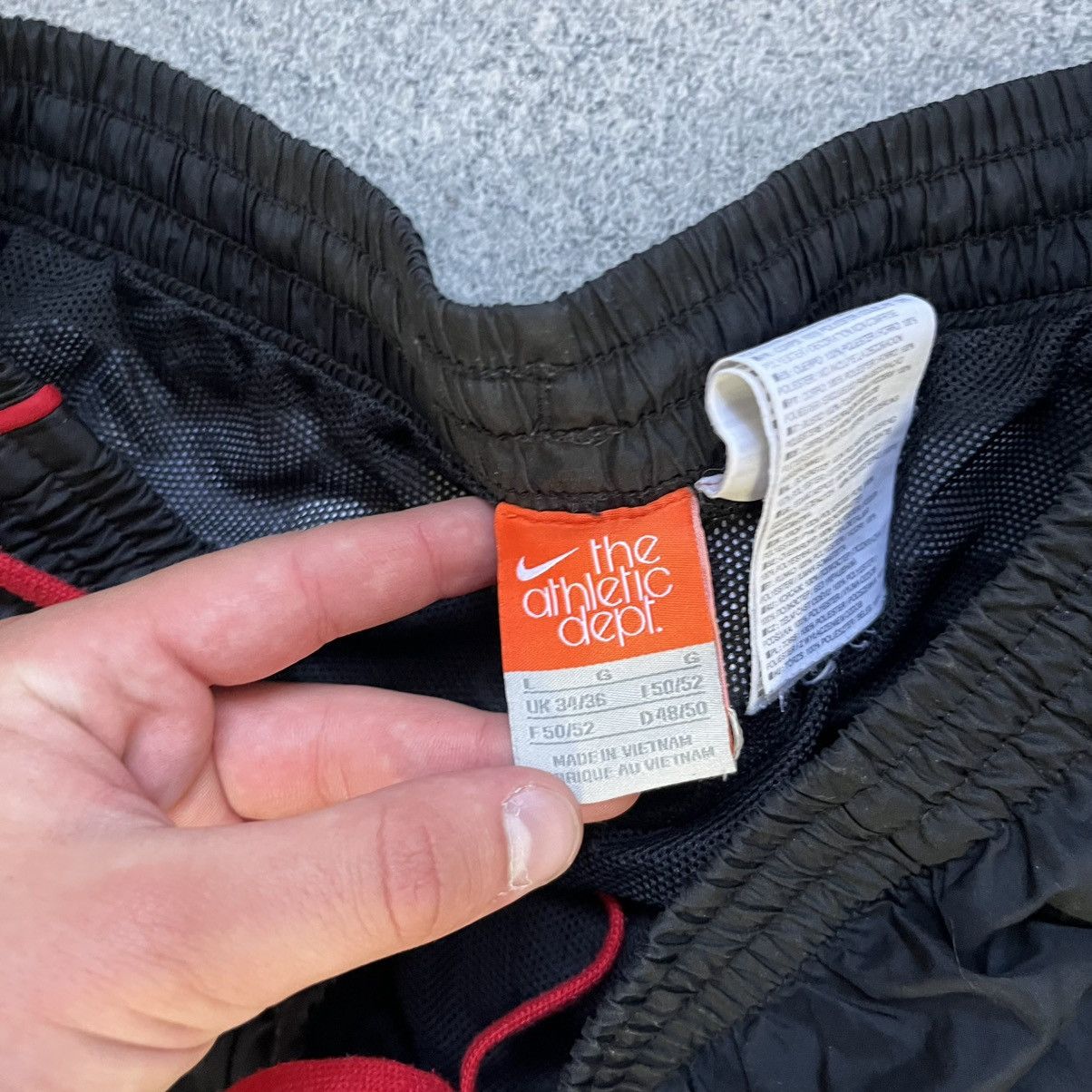 Nike VINTAGE NIKE TRACK PANTS NYLON DRILL Size US 34 / EU 50 - 7 Thumbnail