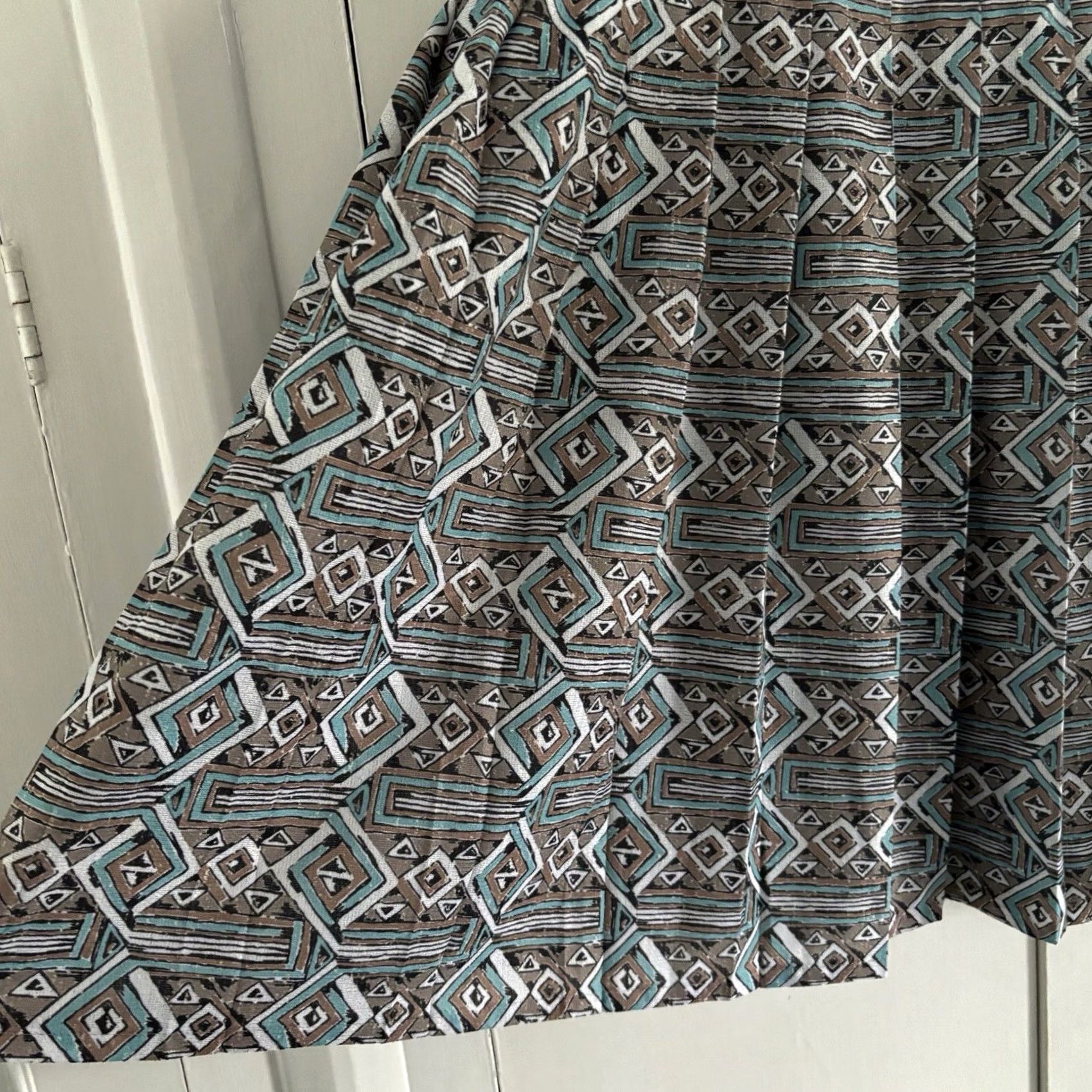 Etro VINTAGE Aztec Print Skirt UK 30 Women’s Brown Mix Midi Pleated Made In The UK Used Size 30" / US 8 / IT 44 - 3 Thumbnail