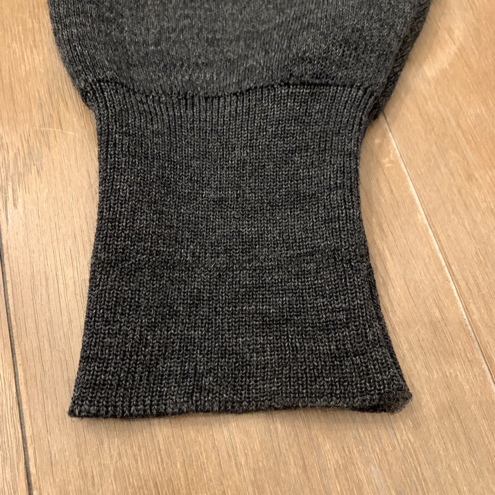 Vintage VINTAGE Warren Knit Cardigan Mens Size M V-Neck Wool Charcoal 70s Canadian Sweater Mr. Rogers Bestseller Knitwear Mens Size US M / EU 48-50 / 2 - 3 Thumbnail