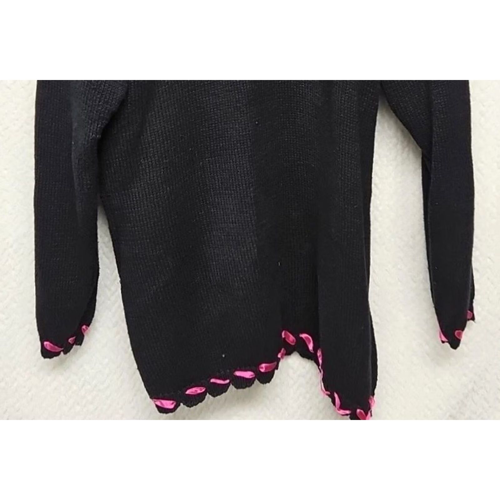 Vintage VINTAGE Suburbans Sweater Floral Embroidered Knit Black 90s Women’s M Crew Neck Pullover Lightweight All Seasons Size M / US 6-8 / IT 42-44 - 6 Thumbnail