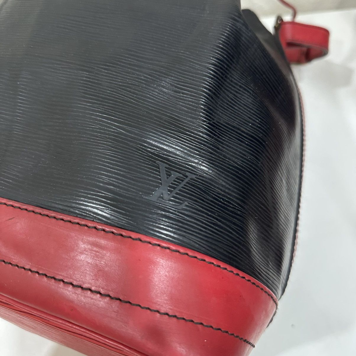 Louis Vuitton ‼️LD‼️LOUIS VUITTON LARGE NOE BICOLOR EPI LEATHER SHOULDER BAG Size ONE SIZE - 6 Thumbnail