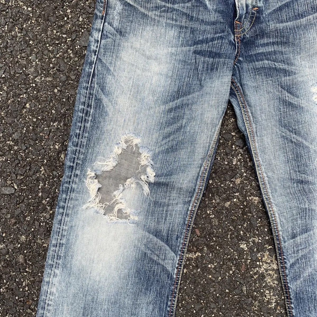 Japanese Brand 🔥THRASHED🔥Japanese Vintage Jeans Faded Wash Denim Pants Size US 34 / EU 50 - 4 Thumbnail
