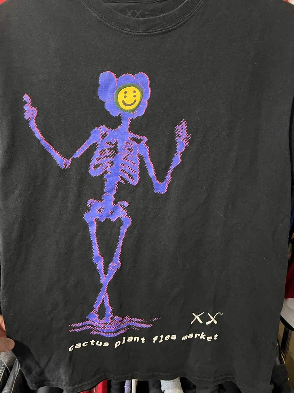 Cactus Plant Flea Market × Kaws VINTAGE CACTUS PLANT FLEA MARKET & KAWS SMILE BLACK CPFM TEE Size US M / EU 48-50 / 2 - 2 Thumbnail
