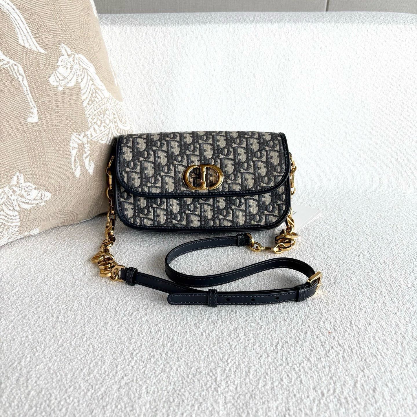 Dior Pre-loved Bag Very good condition Size ONE SIZE - 1 Thumbnail