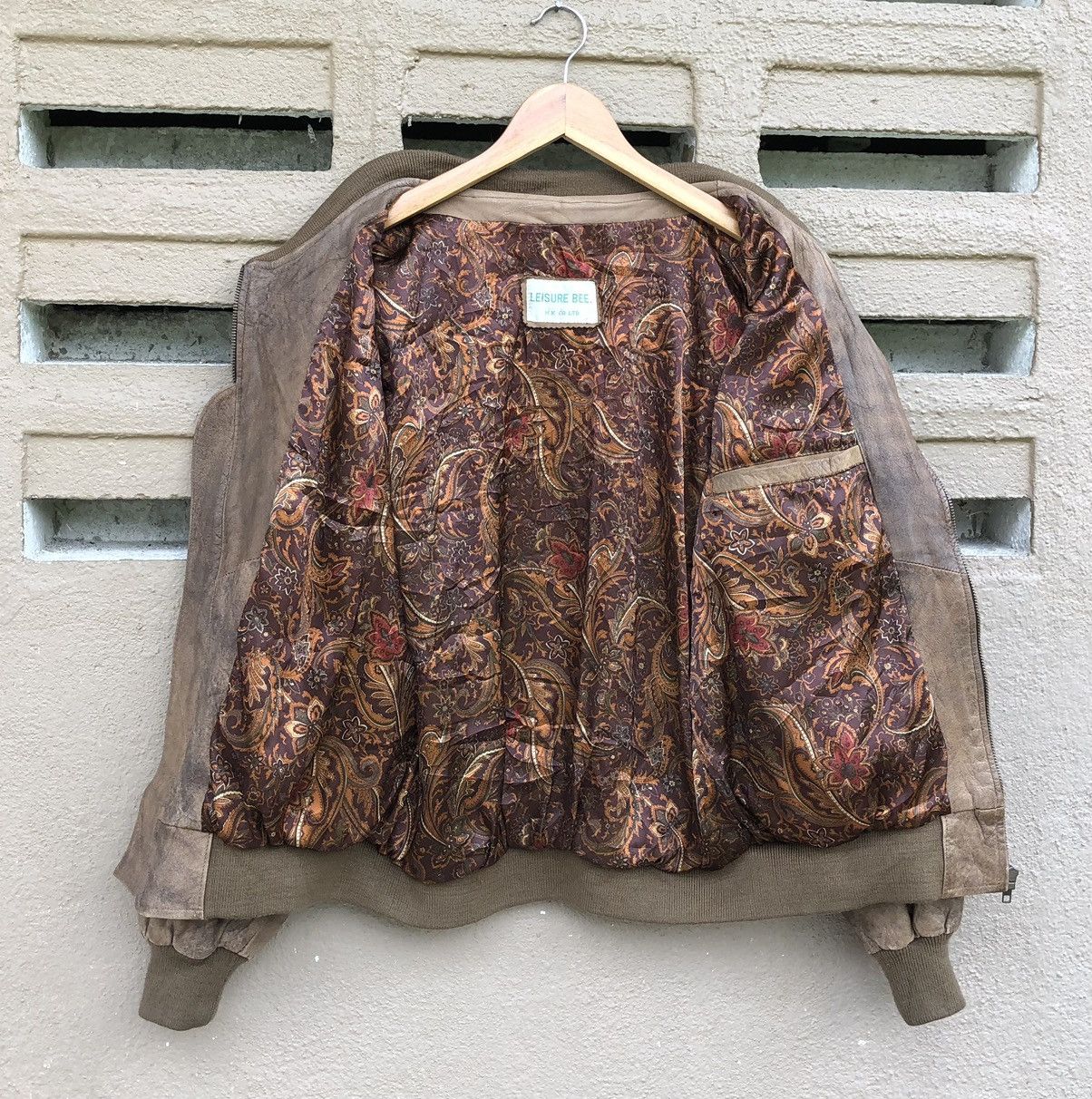 Vintage Vintage LEISURE BEE. M.K Cow Leather Bomber Jacket Size US M / EU 48-50 / 2 - 10 Thumbnail