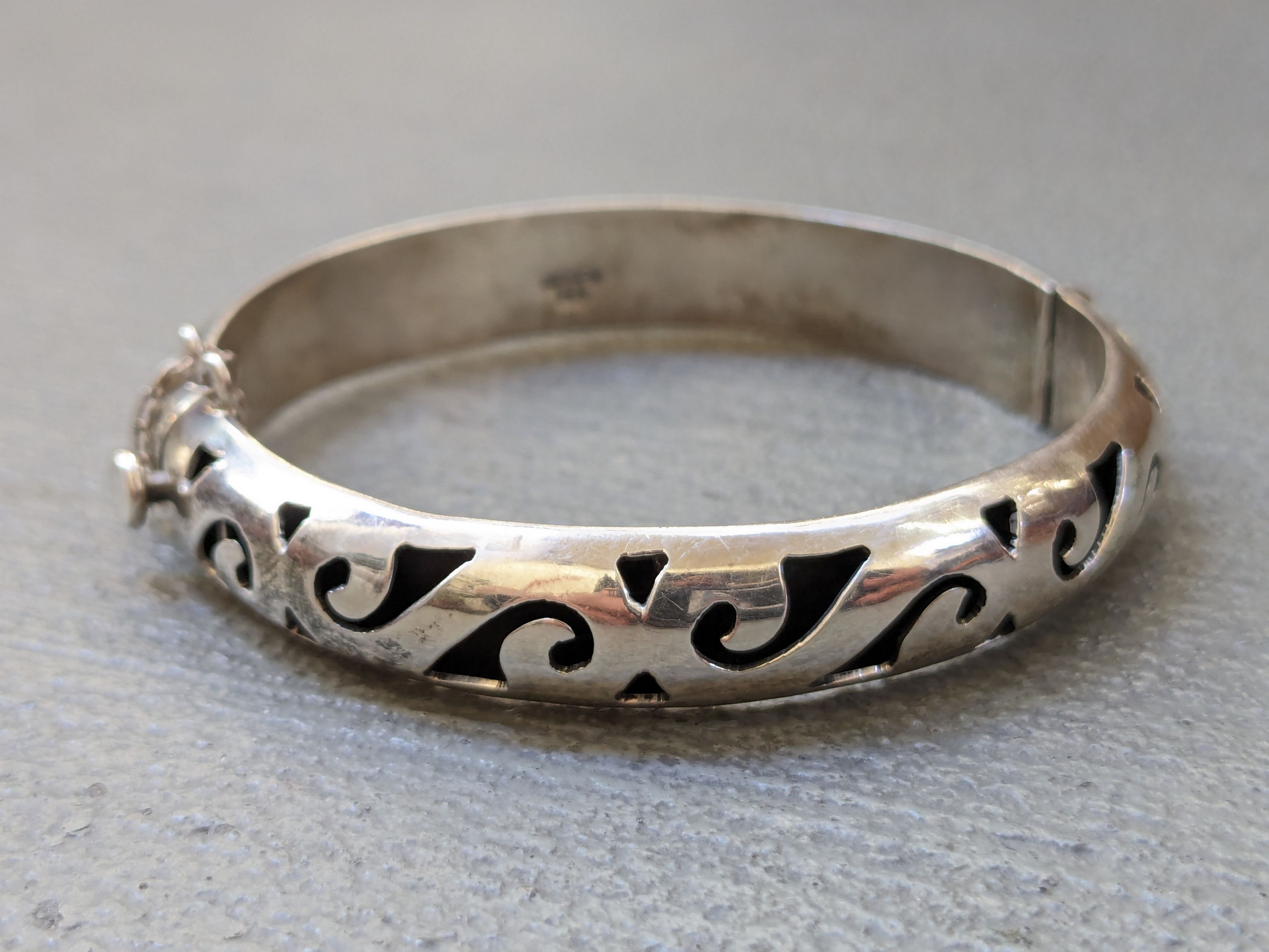 Jewelry Vintage Sterling Silver Bracelet Bangle Hinge Clamper Mexico Size ONE SIZE - 7 Thumbnail
