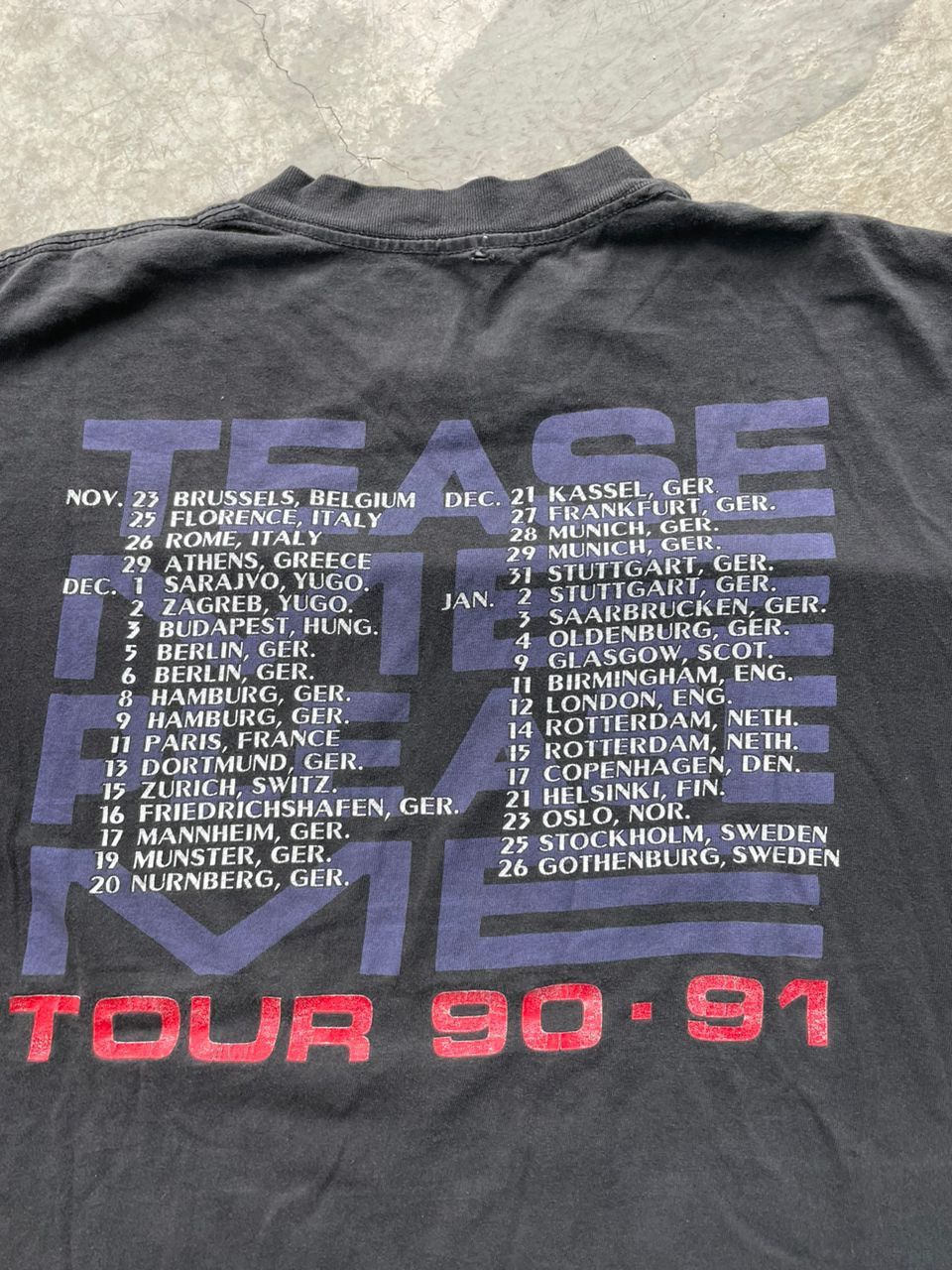 Band Tees Vintage 90s Scorpions 'Tease Me Please Me' Tour Band Tees Size US L / EU 52-54 / 3 - 4 Thumbnail