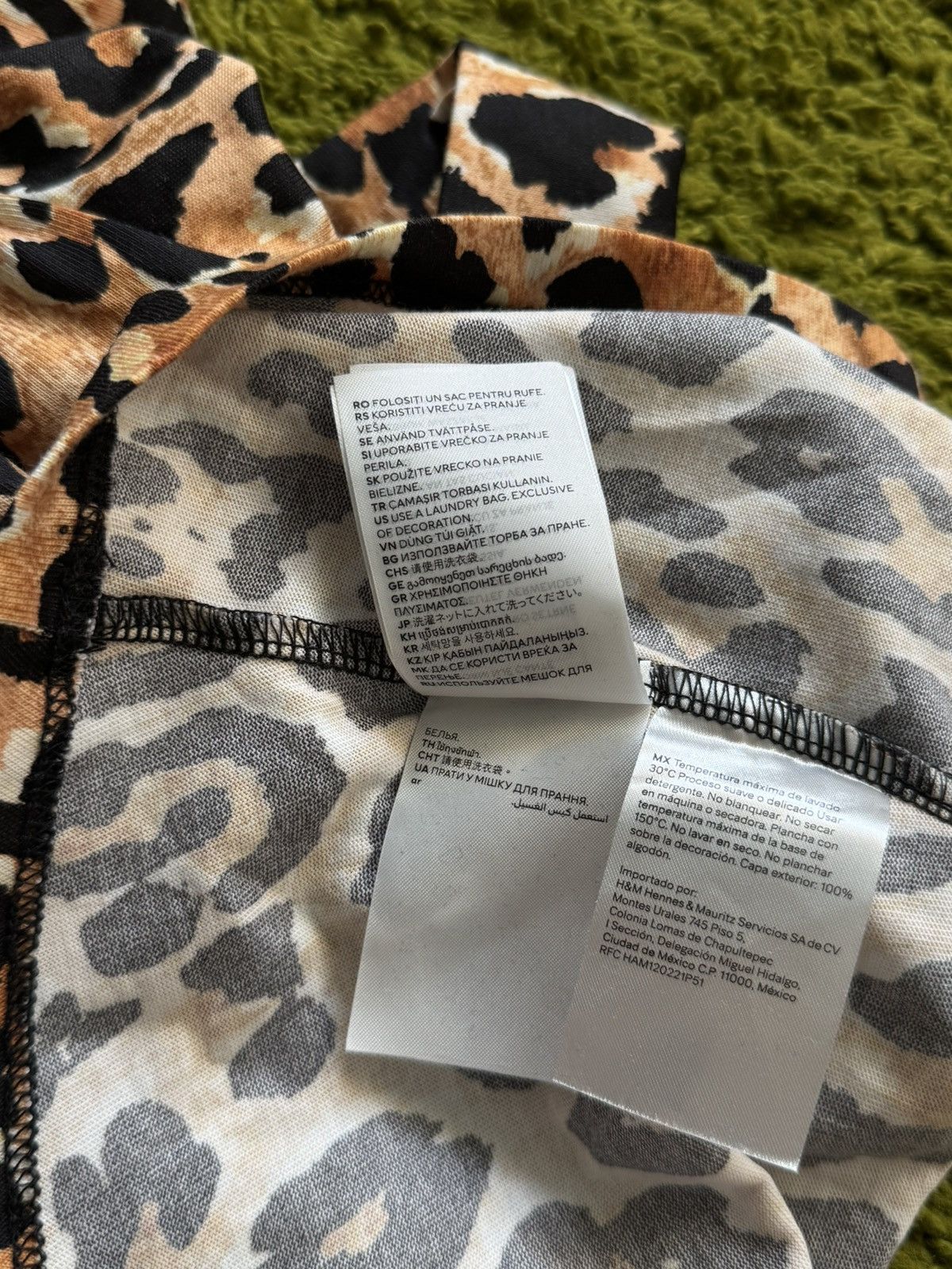 H&M × Paco Rabanne Paco Rabanne x H&M leopard pattern t-shirt Size M / US 6-8 / IT 42-44 - 10 Thumbnail