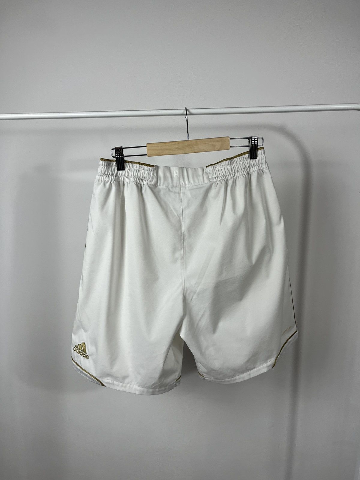 Adidas Adidas Real Madrid ClimaCool White Gold 3 Stripe Shorts L Size US 34 / EU 50 - 7 Thumbnail