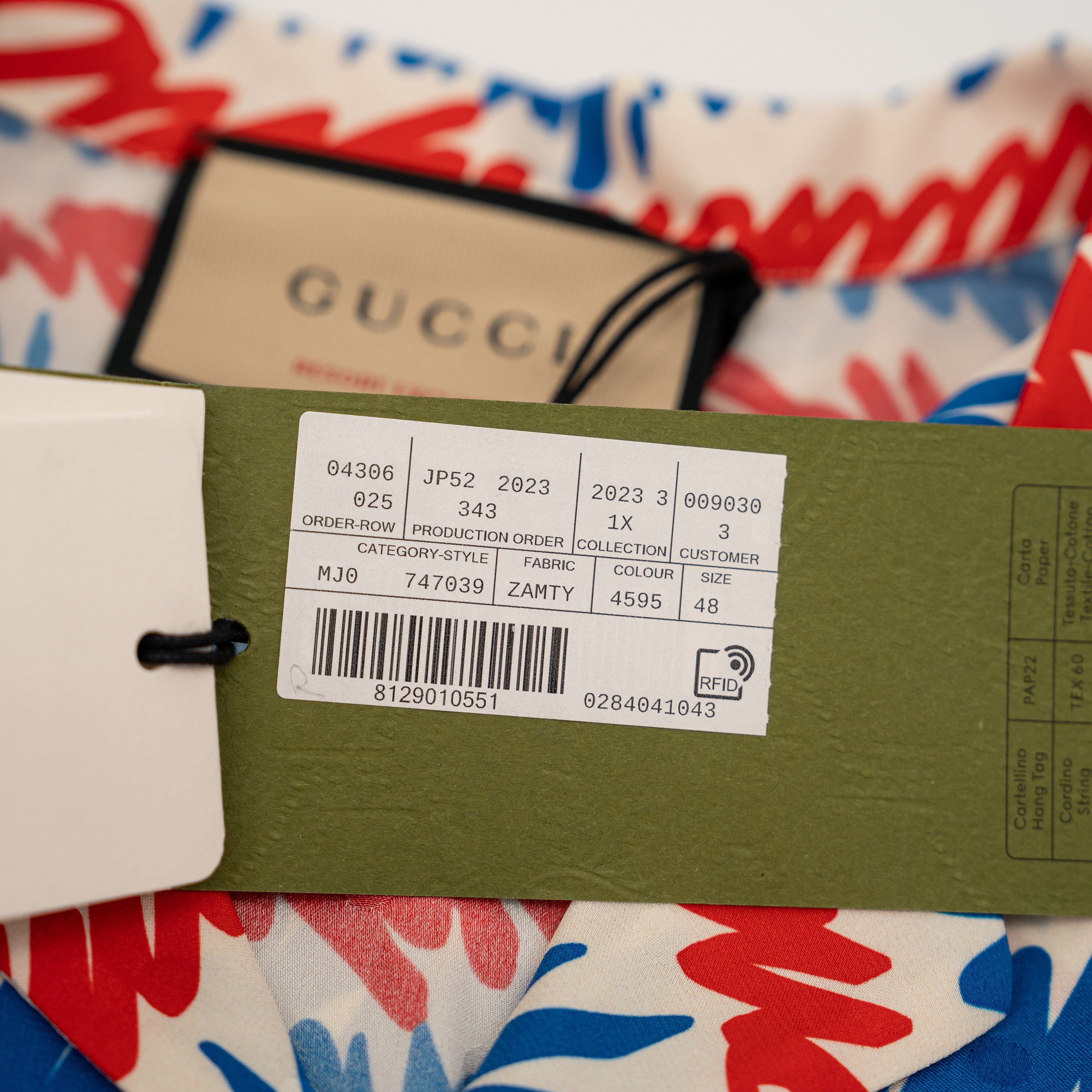 Gucci 48 M Gucci Loves You Print Silk Button Shirt Red Blue White Size US M / EU 48-50 / 2 - 9 Thumbnail
