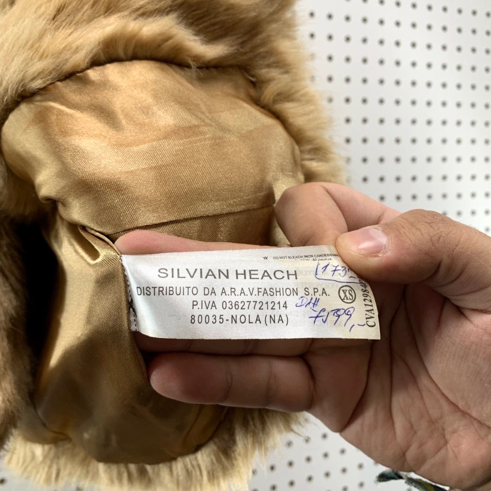 Vintage Silvian Heach Faux Fur Cozy Soft Vest Womens XS Sleeveless Tan Brown Vintage No (adjusted to fit rules) Size XS / US 0-2 / IT 36-38 - 7 Thumbnail