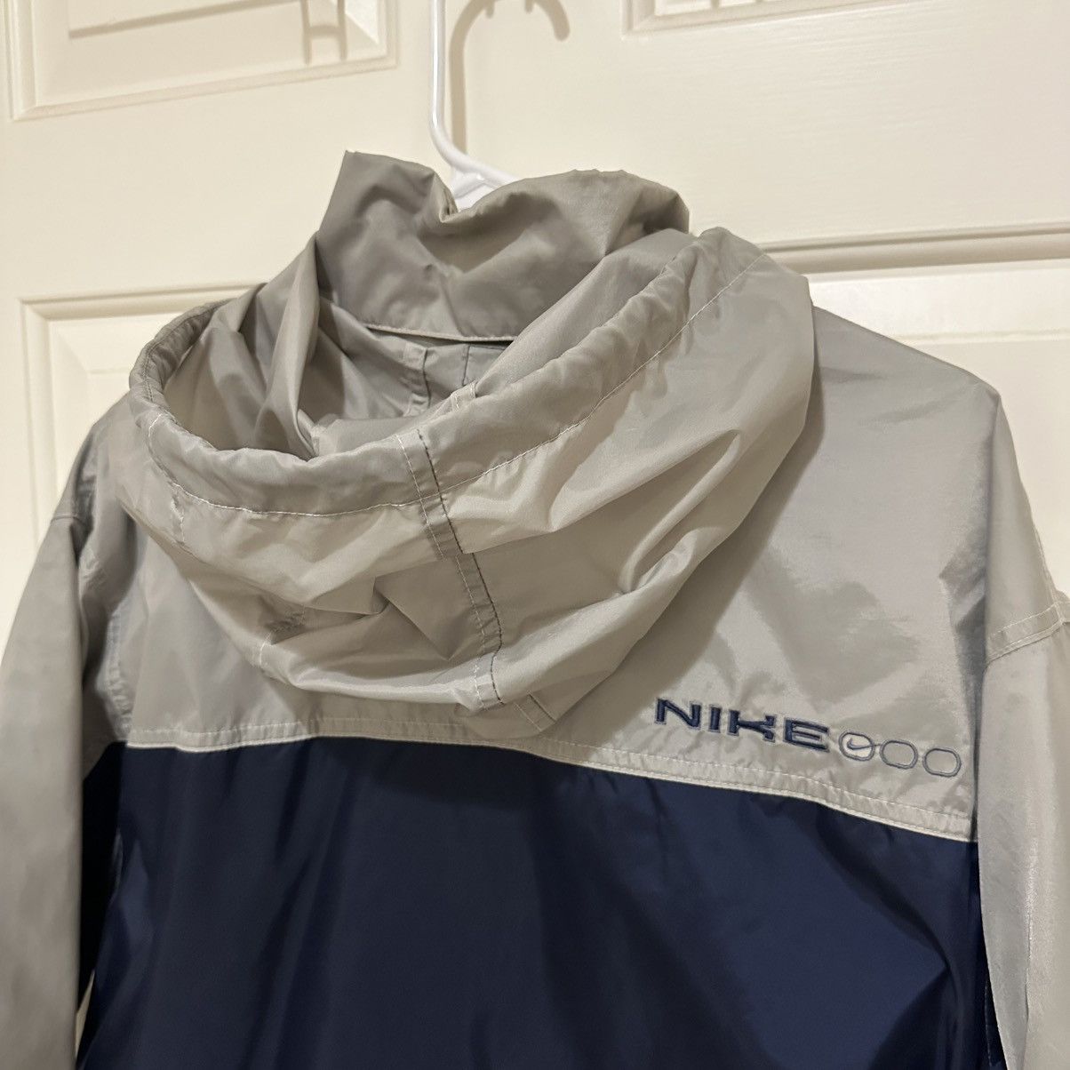 Nike Vintage 2000s Nike Navy Grey Nylon Hooded Windbreaker Jacket Size US L / EU 52-54 / 3 - 5 Thumbnail