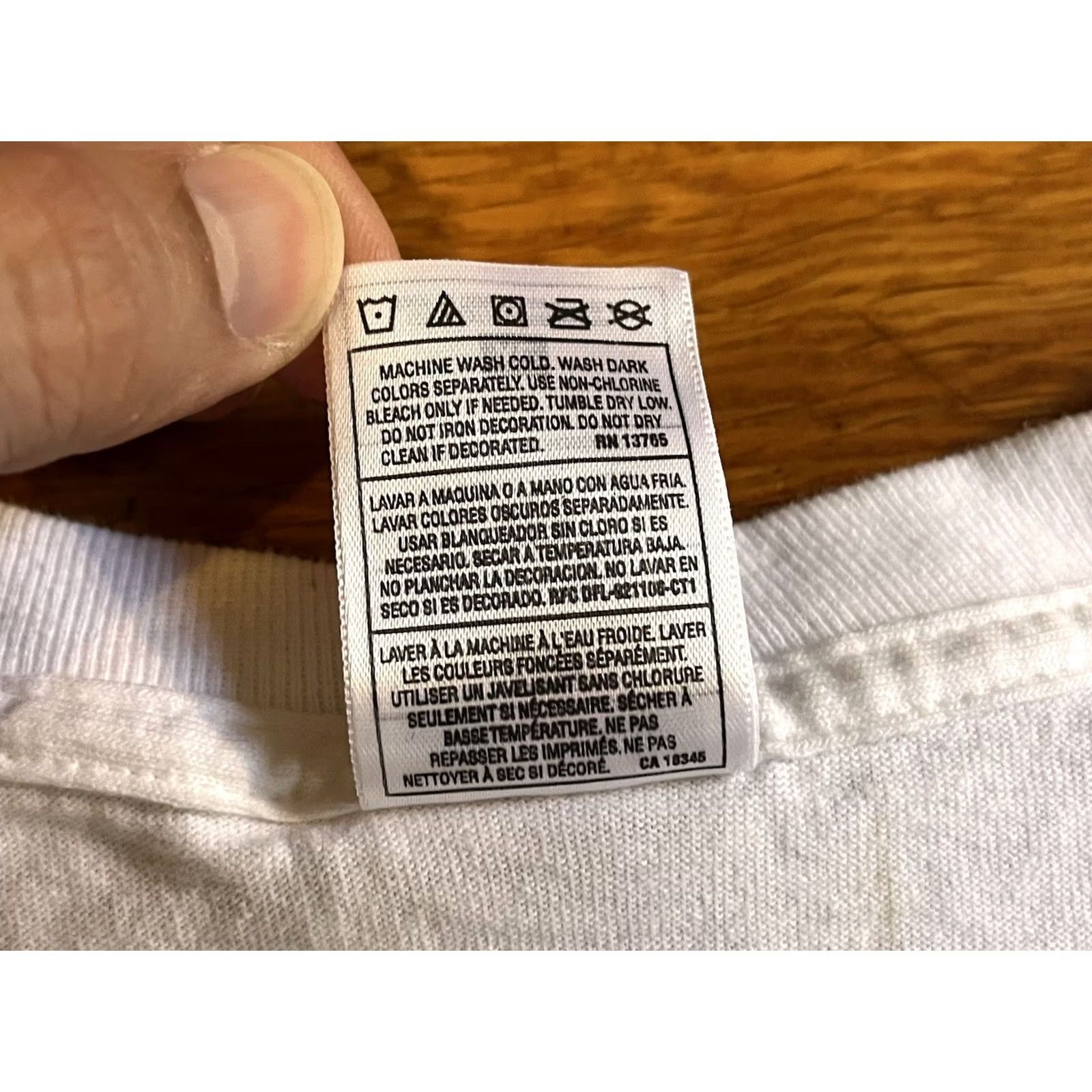 Fruit Of The Loom VINTAGE Nike Shirt Men XL White Caesar’s Pocono Resorts 2001 WE GOT MARRIED Logo Graphic Print 45” chest 29-1/2" shoulder to hem Size US XL / EU 56 / 4 - 7 Thumbnail