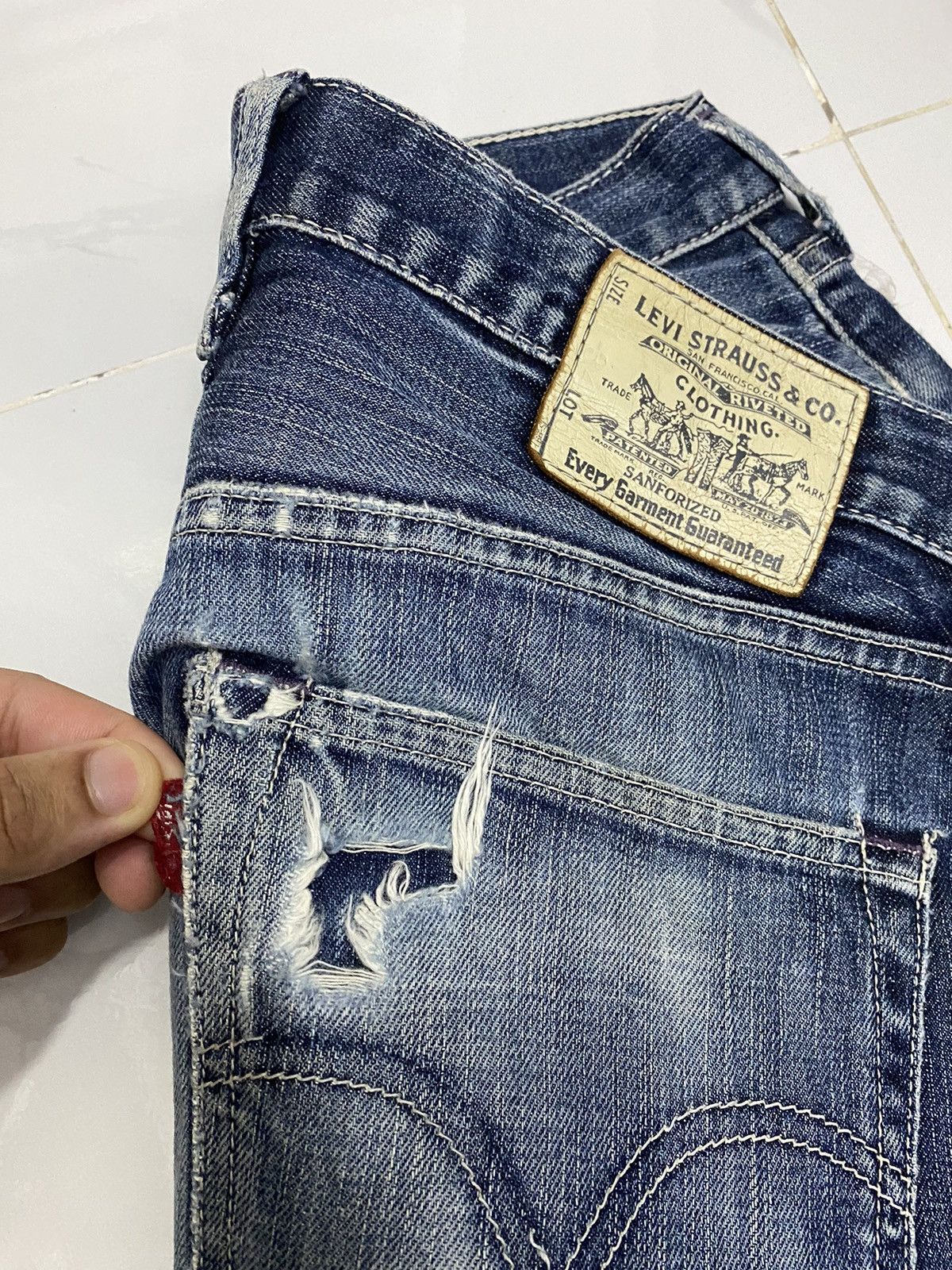 Levi's VINTAGE LEVIS 503 DISTRESSED BAGGY DENIM JEANS Size US 31 - 8 Thumbnail