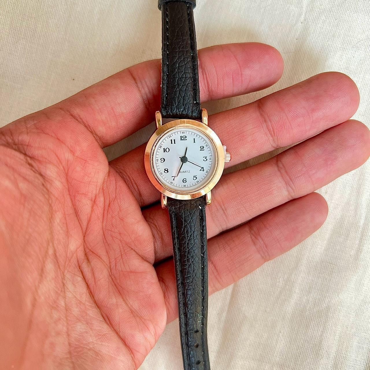 Vintage y2k vintage style round black leather quartz luxury watch Size ONE SIZE - 6 Thumbnail