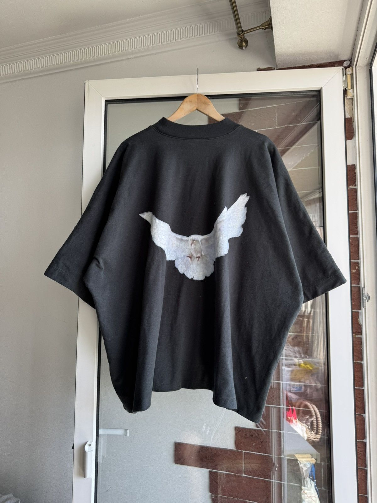 Balenciaga × Gap × Yeezy 🇺🇸🕊️Yeezy Gap Balenciaga Tshirt Size US XL / EU 56 / 4 - 2 Thumbnail