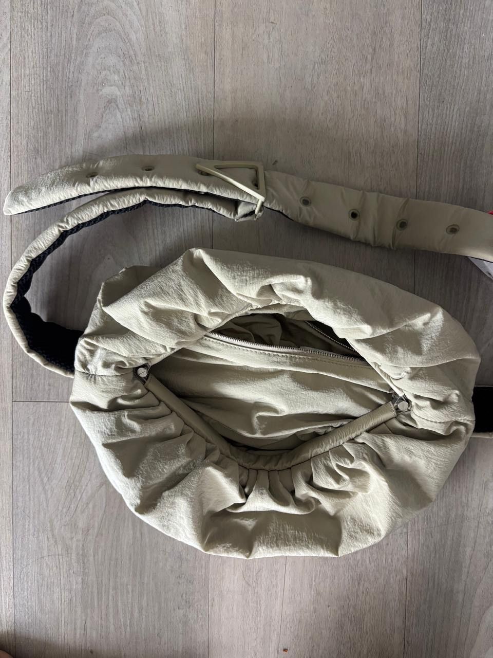 Bottega Veneta Bottega Veneta Tan 'The Body' Pouch Bag Size ONE SIZE - 4 Thumbnail