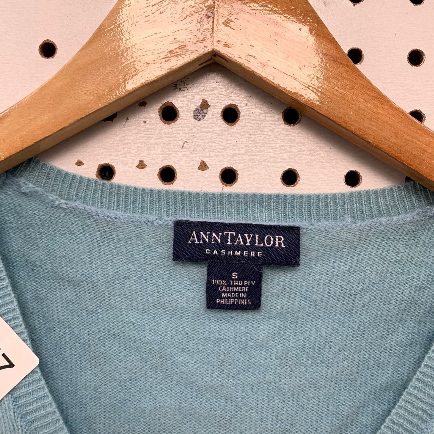 Ann Taylor Ann Taylor Cardigan Sweater Womens Small 100% Cashmere V-Neck Button Knit 2 Ply Blue Size S / US 4 / IT 40 - 3 Thumbnail